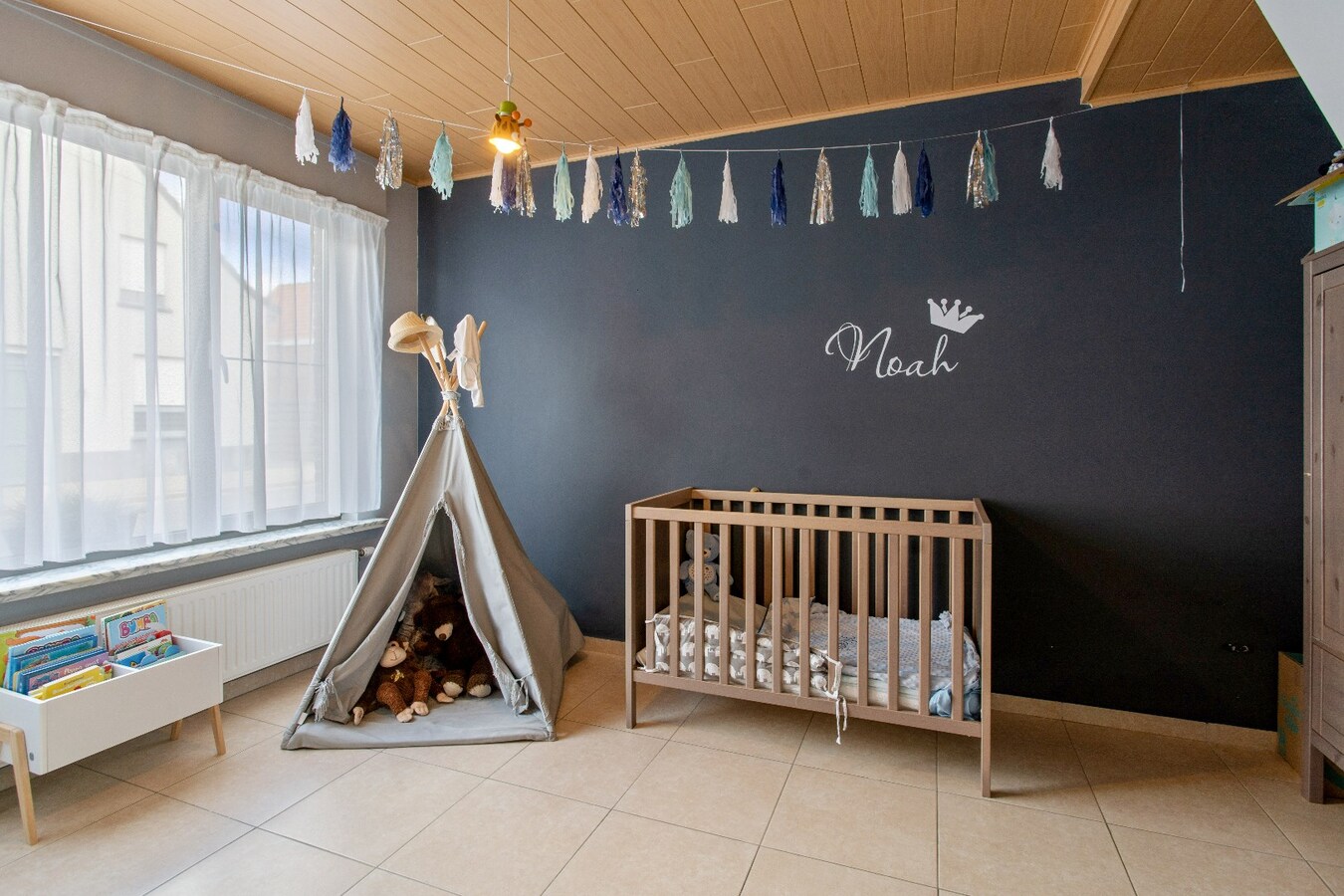 Verassend ruime woning met ruime werkplaats/garage te Houthulst 