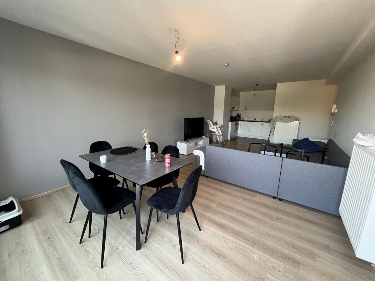 Aangenaam 1-slpk-appartement met terras en garage. 