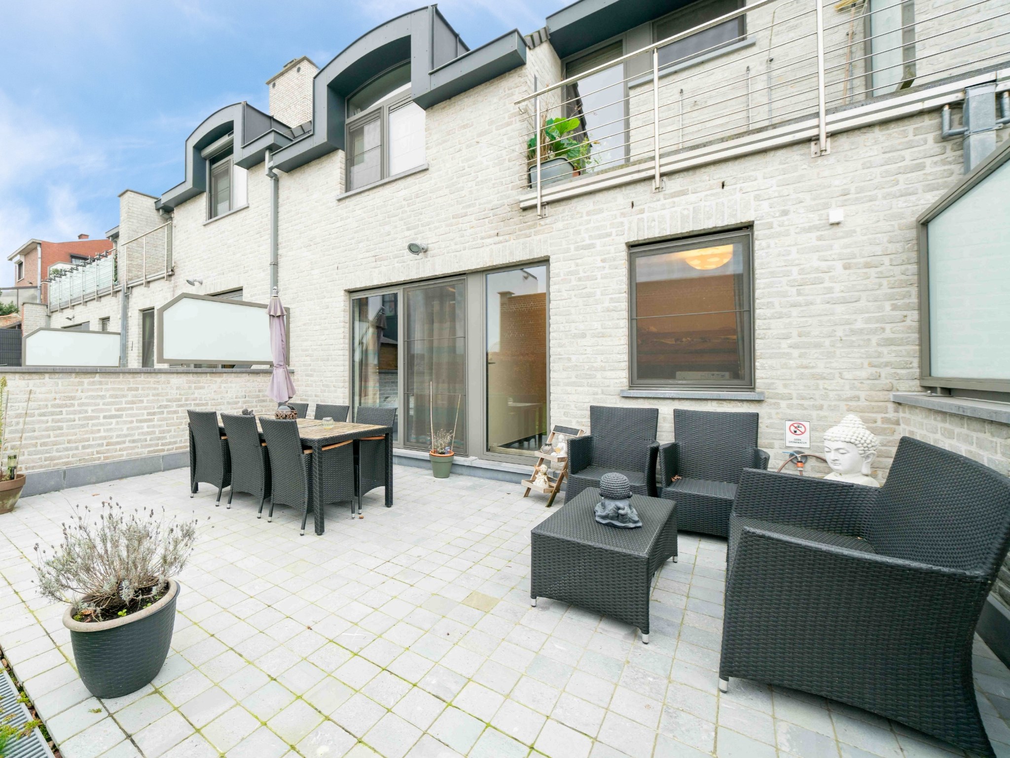 2-kamer appartement met tuin en autostaanplaats 