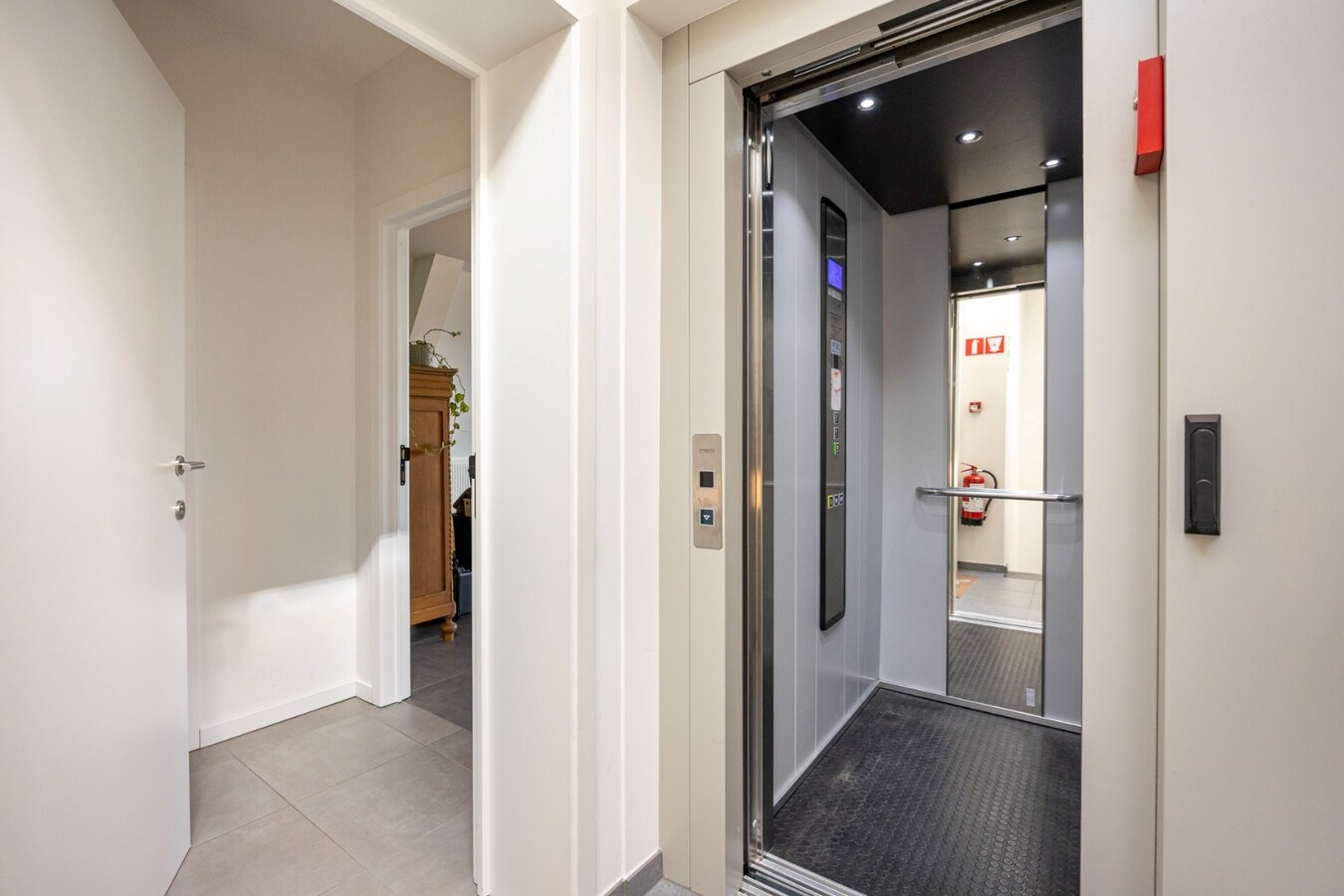 Prachtig, energiezuinig dak appartement met 3 slaapkamers, terras en carport 