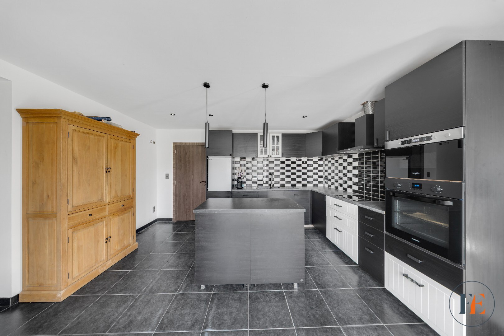 Ruime halfopen gezinswoning met 3 slaapkamers, en mogelijke co-housing 