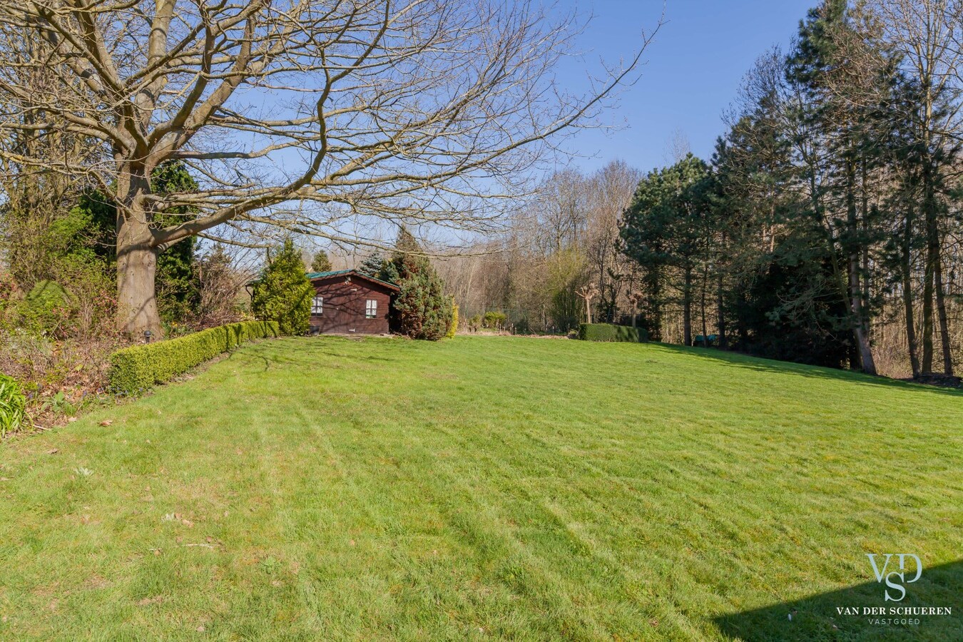 Exceptioneel landhuis met bijgebouw in groene omgeving 