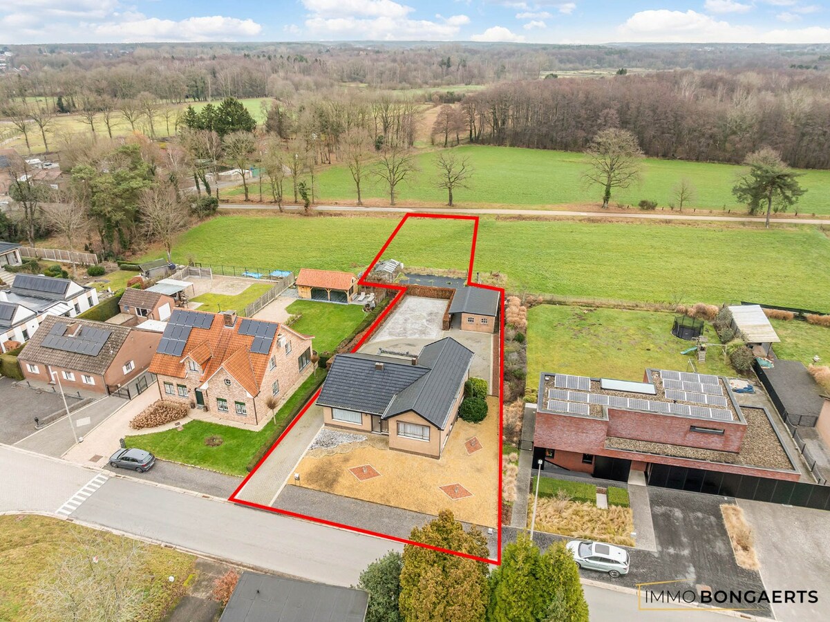 Woning met 3 slaapkamers op ruim perceel 