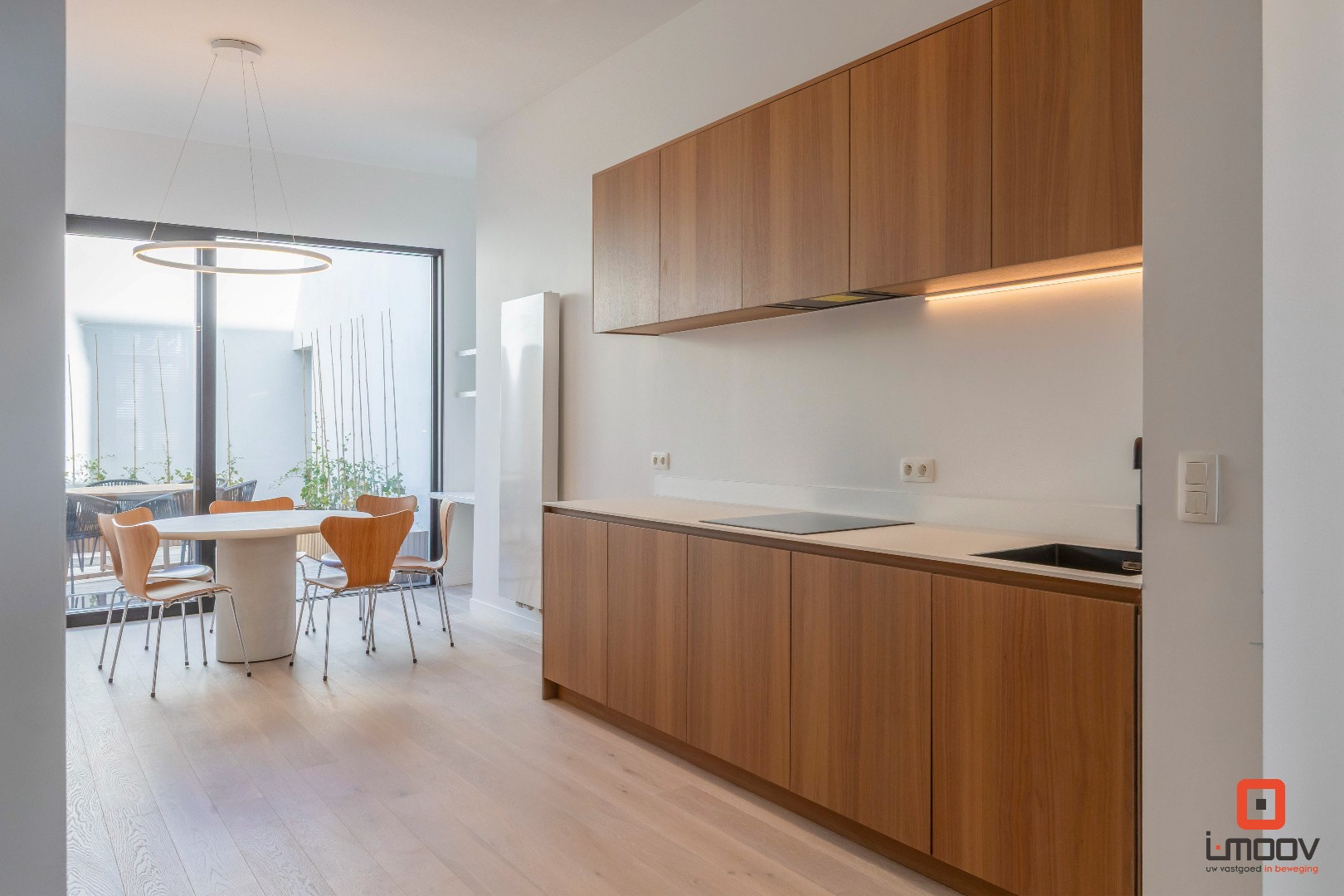 Instapklare tweeslaapkamer duplex met groot terras in de Nieuwpoortsesteenweg, Oostende 