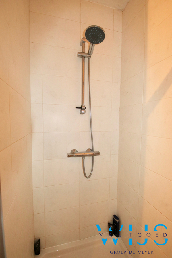 Ruim 3 slaapkamer appartement met garage te ERTVELDE ! 