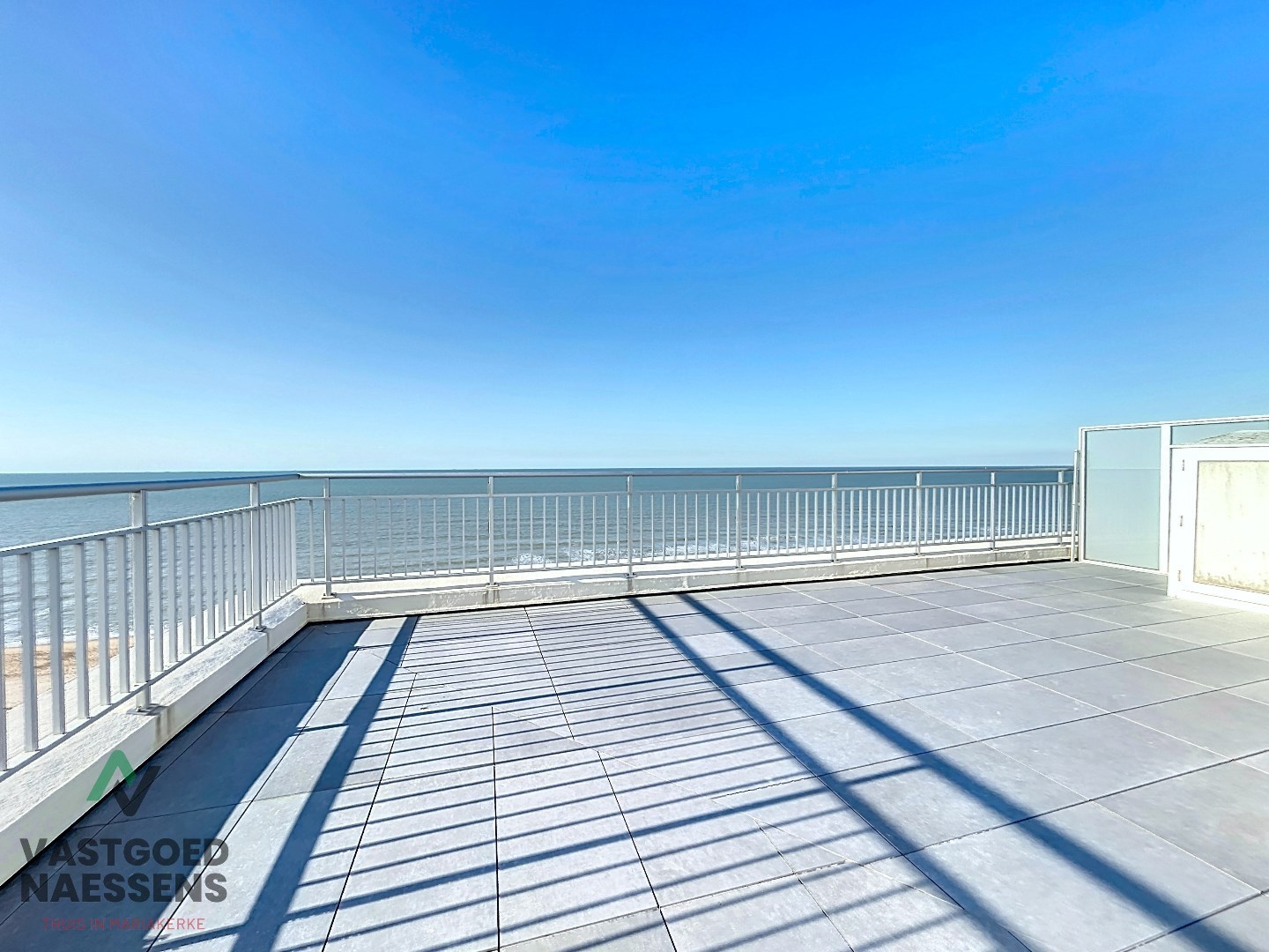MAGNIFIQUE PENTHOUSE - 2 CHAMBRES - GRANDE TERRASSE - VUE SUR MER - PARKING 