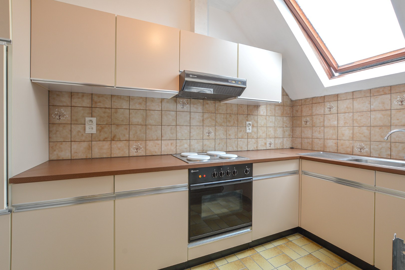 Interessante opbrengsteigendom met 5 volledig verhuurde appartementen in het centrum van Oudenburg 
