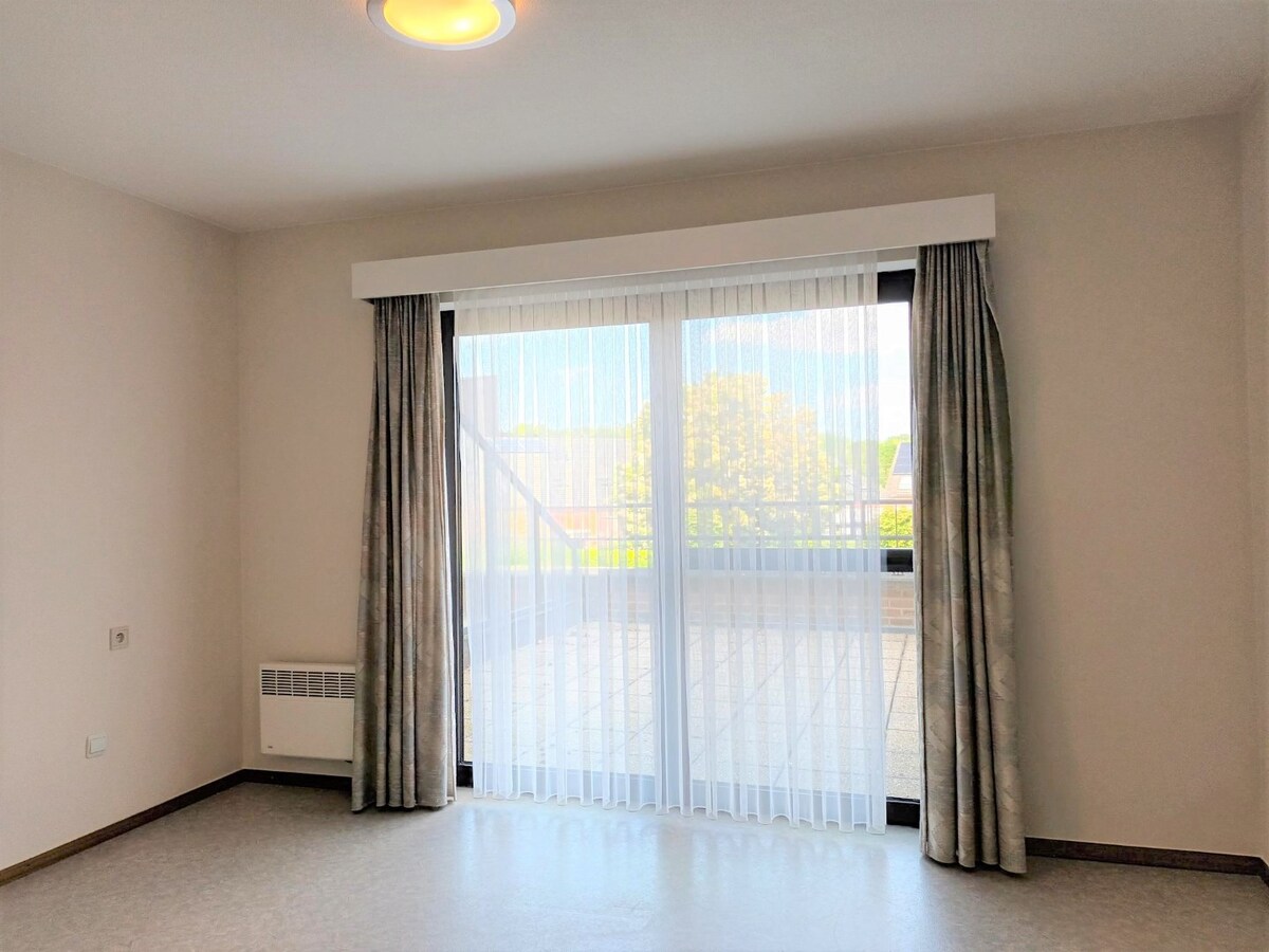 MOOI, RUIM APPARTEMENT MET 2 SLAAPKAMERS GELEGEN IN HET HARTJE VAN KERMT 