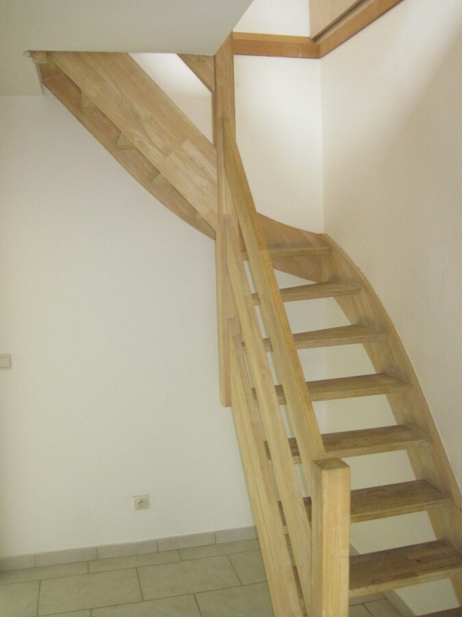 Bijzonder ruim appartement in hartje Kruishoutem. 