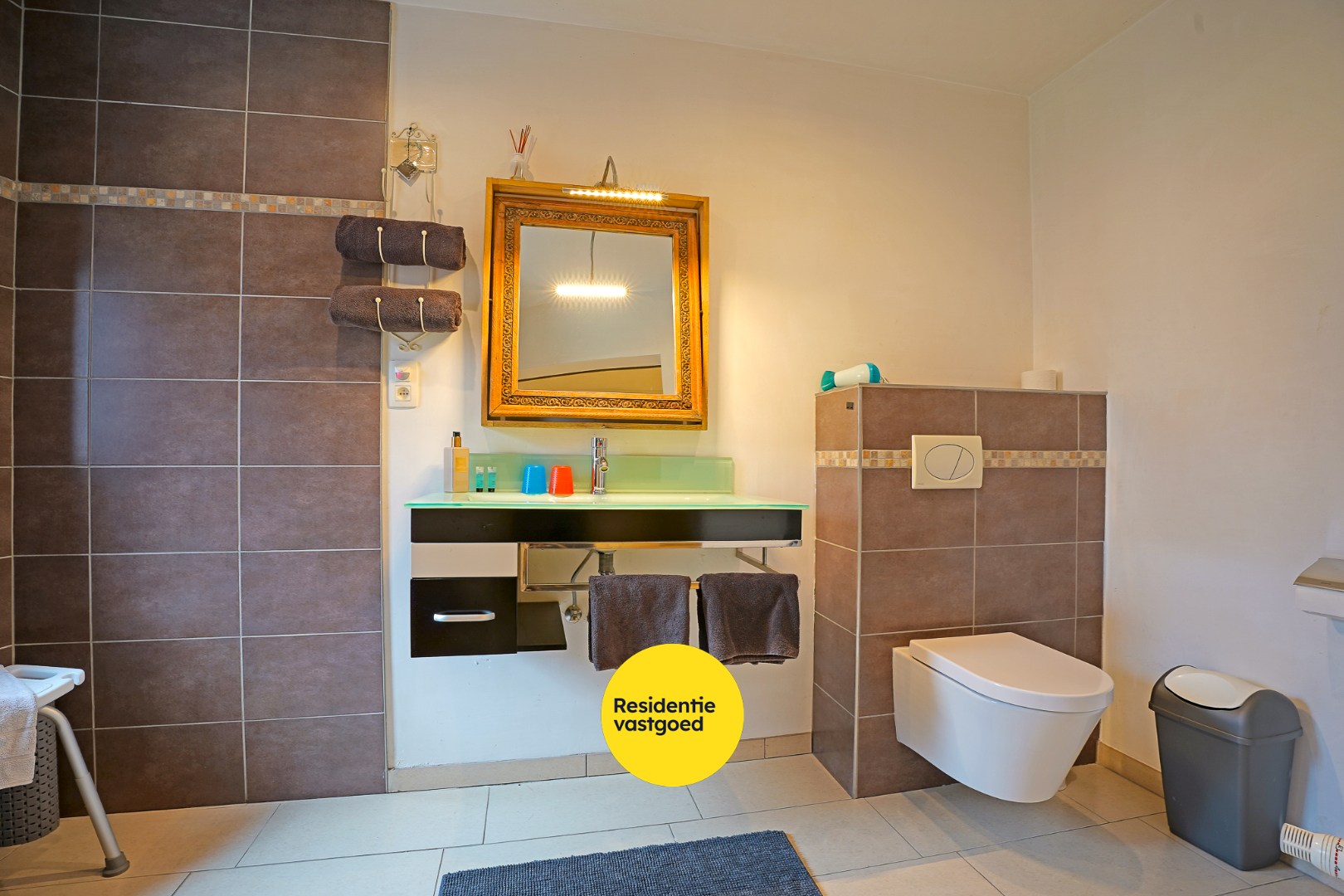 Instapklare halfopen bebouwing (2009) te Ramskapelle op 244 m². 