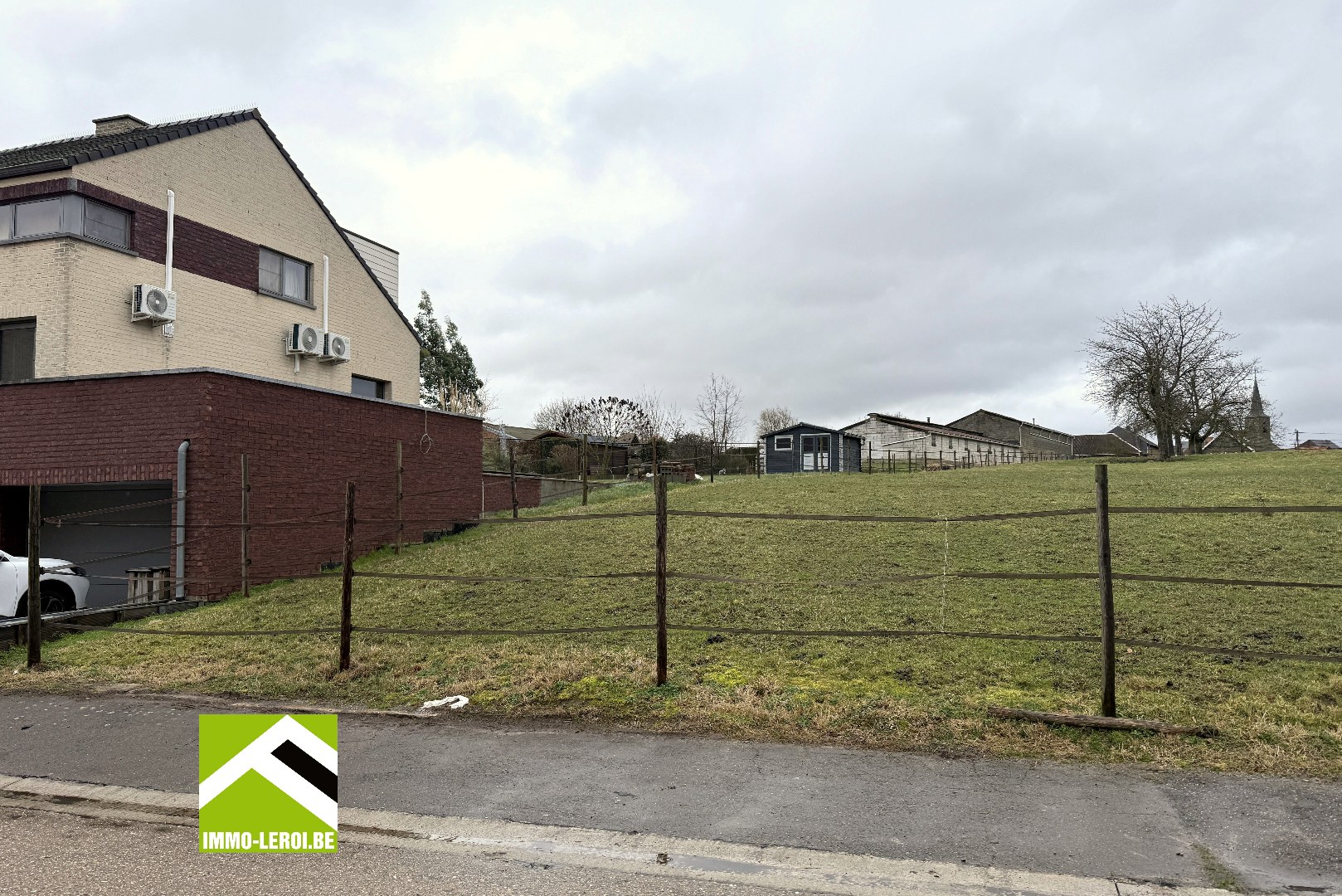 Bouwperceel voor half open bebouwing - landelijk gelegen 