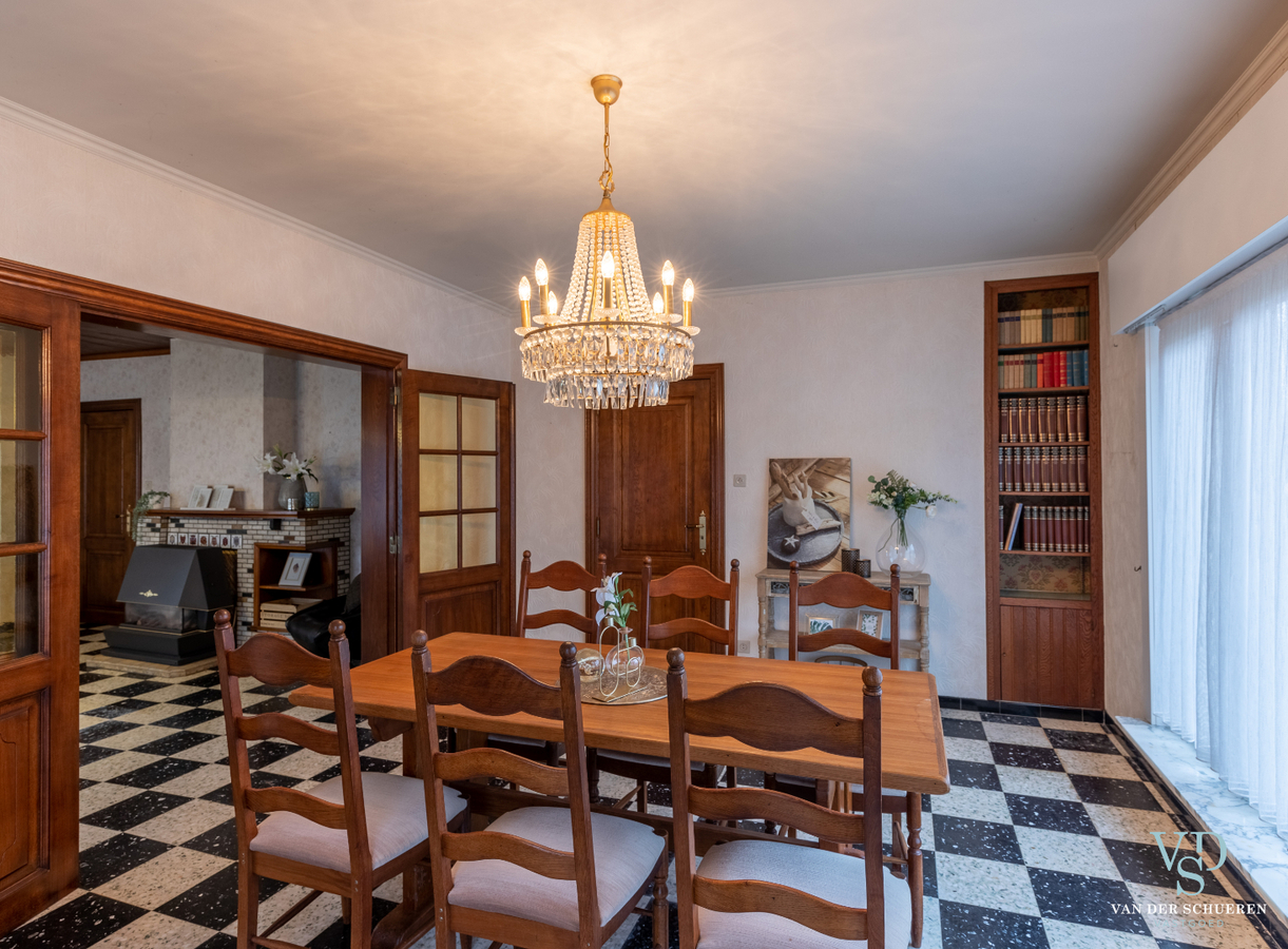 Degelijke, op te frissen Half Open Bebouwing. 