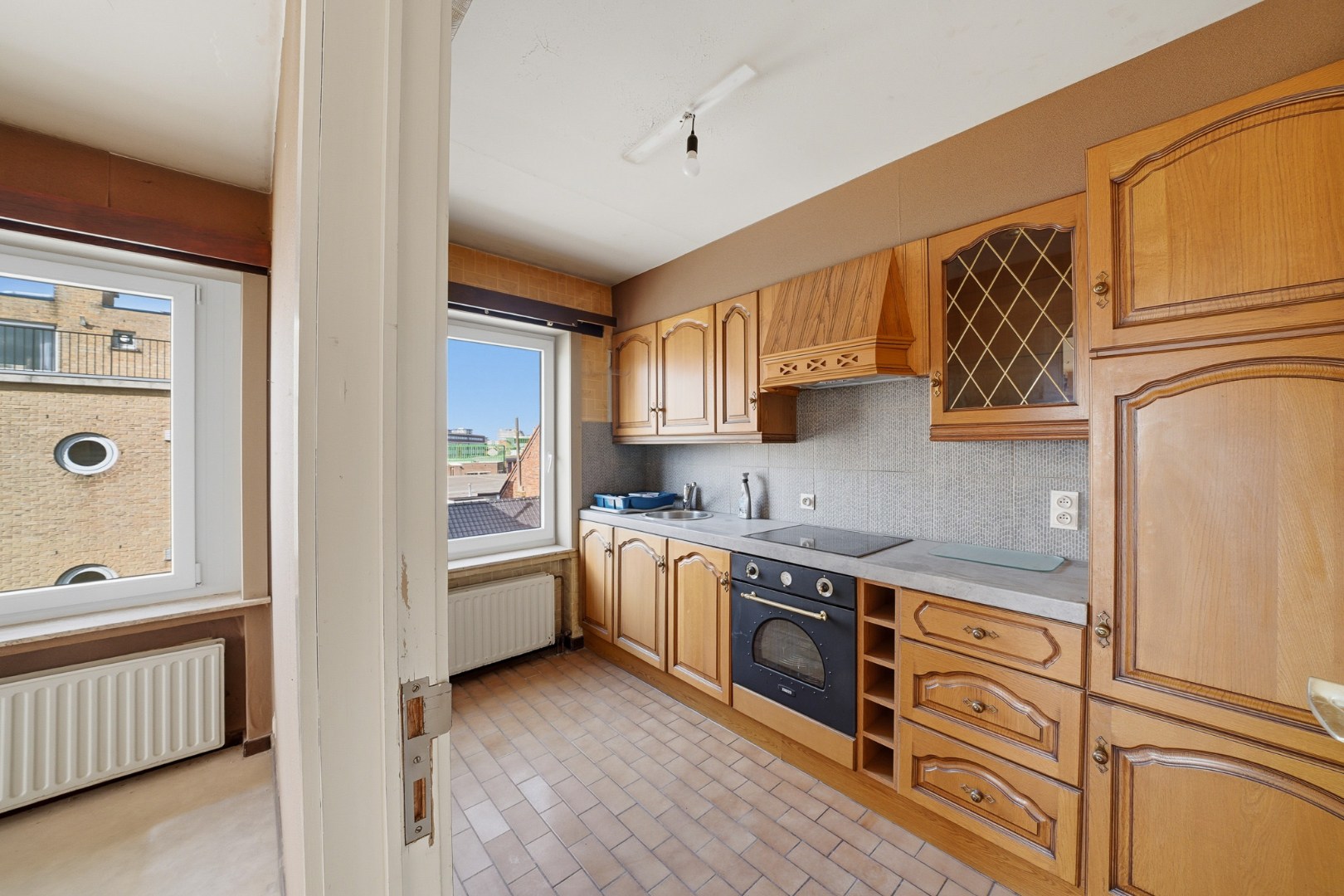 Op te frissen appartement met zicht op het Sint-Catharinaplein in Oostende 