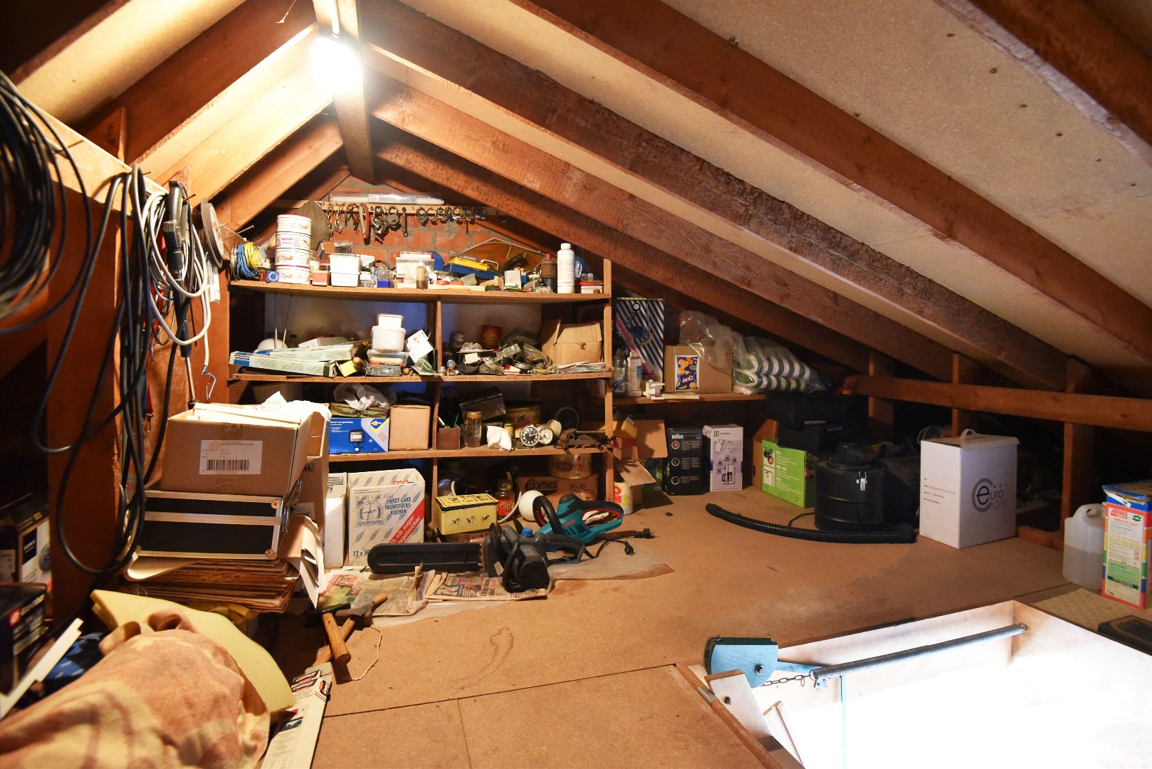 Grondig te renoveren woning  mooi gelegen te Adegem 