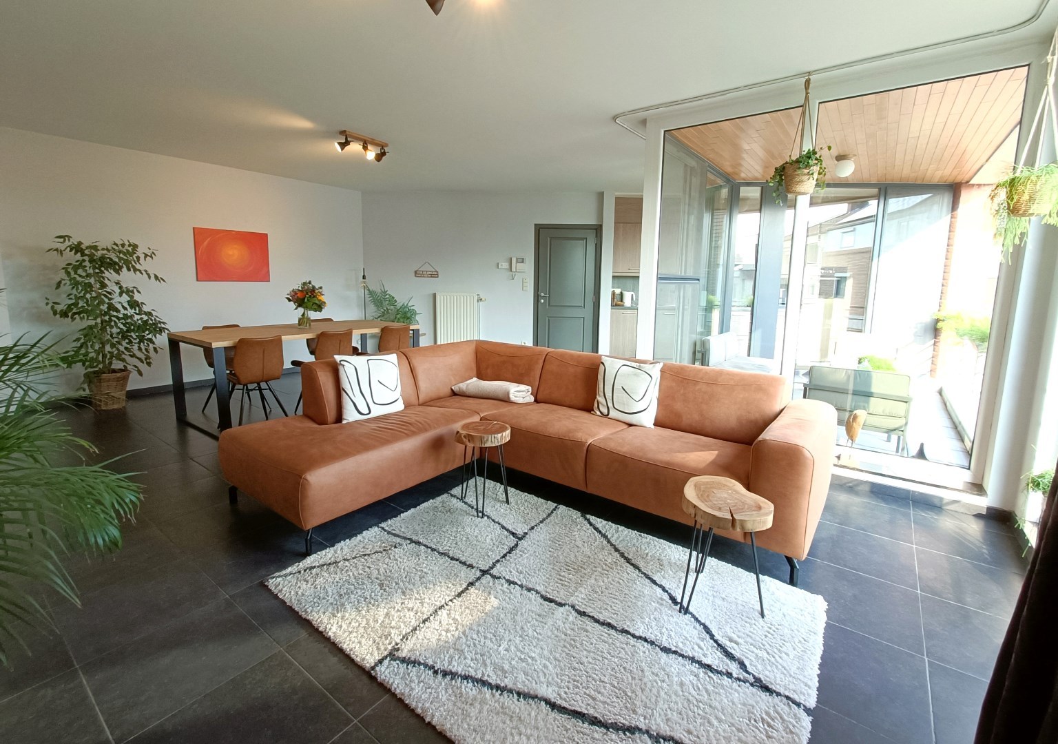 APPARTEMENT MET TERRAS EN AUTOSTAANPLAATS 