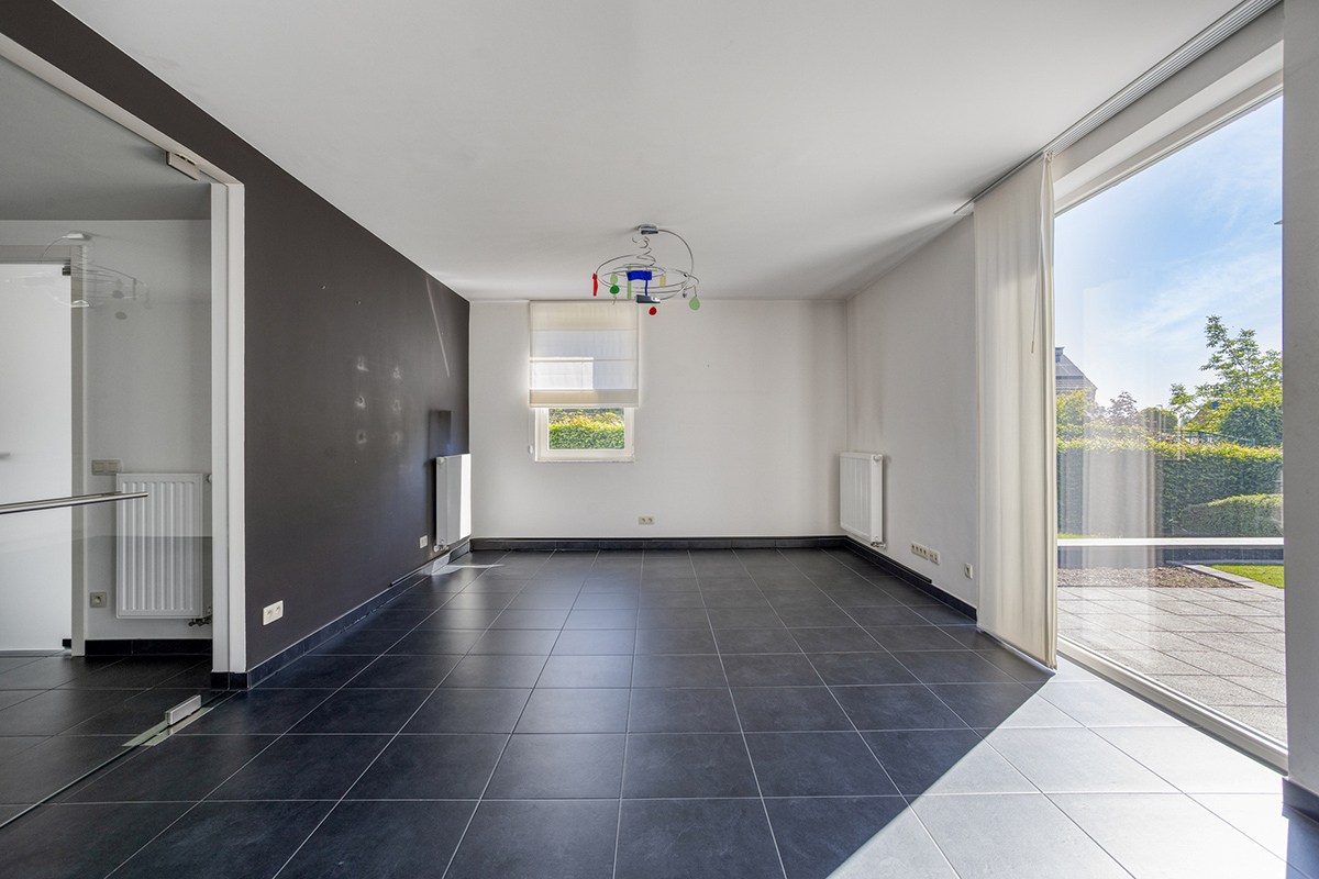 Instapklaar gelijkvloers appartement met groot terras, tuin en garagebox in Kumtich - EPC 104 KWH/m² 