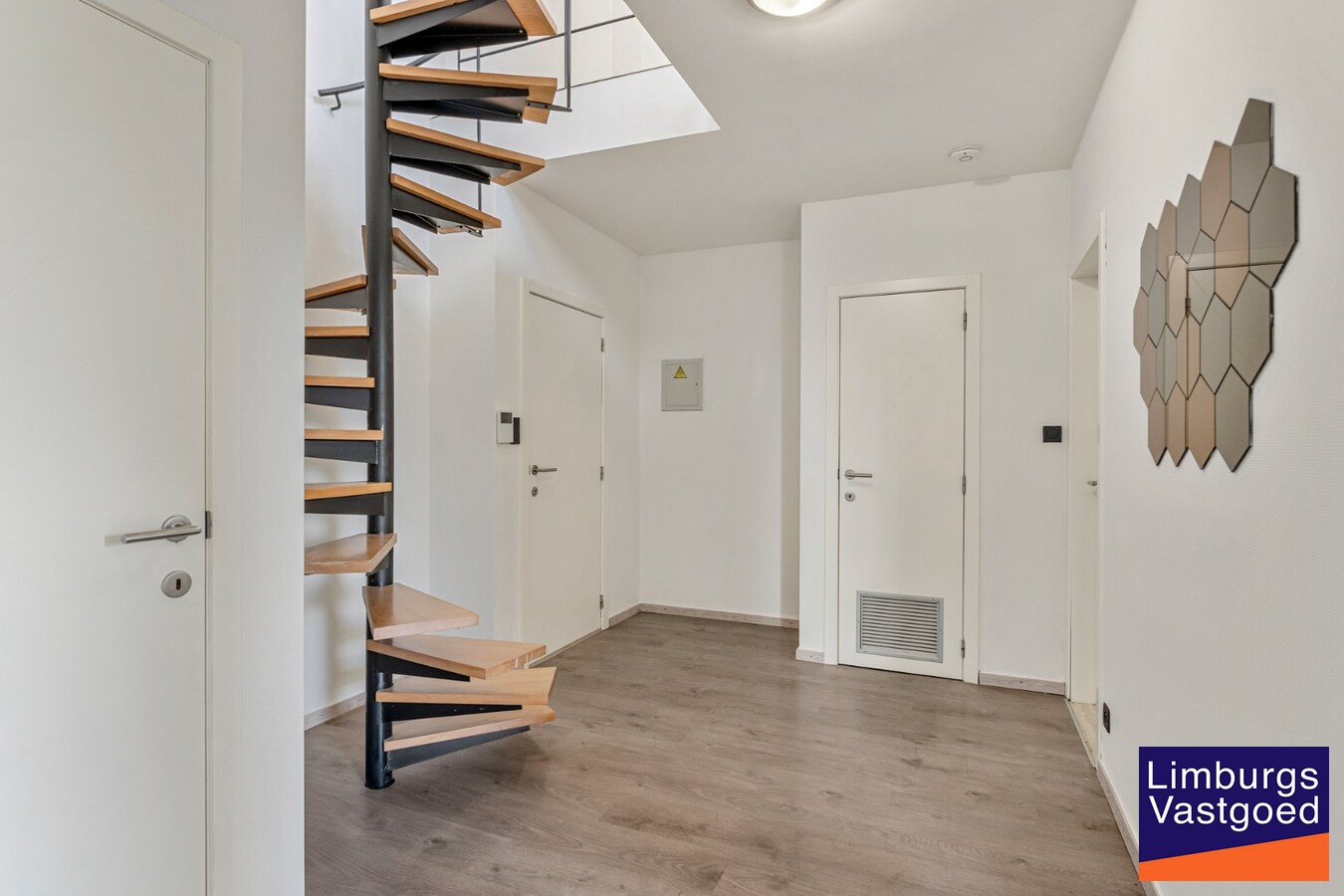 Recent gerenoveerd Duplex appartement met 3 slaapkamers en garagebox in het centrum van Hasselt. 
