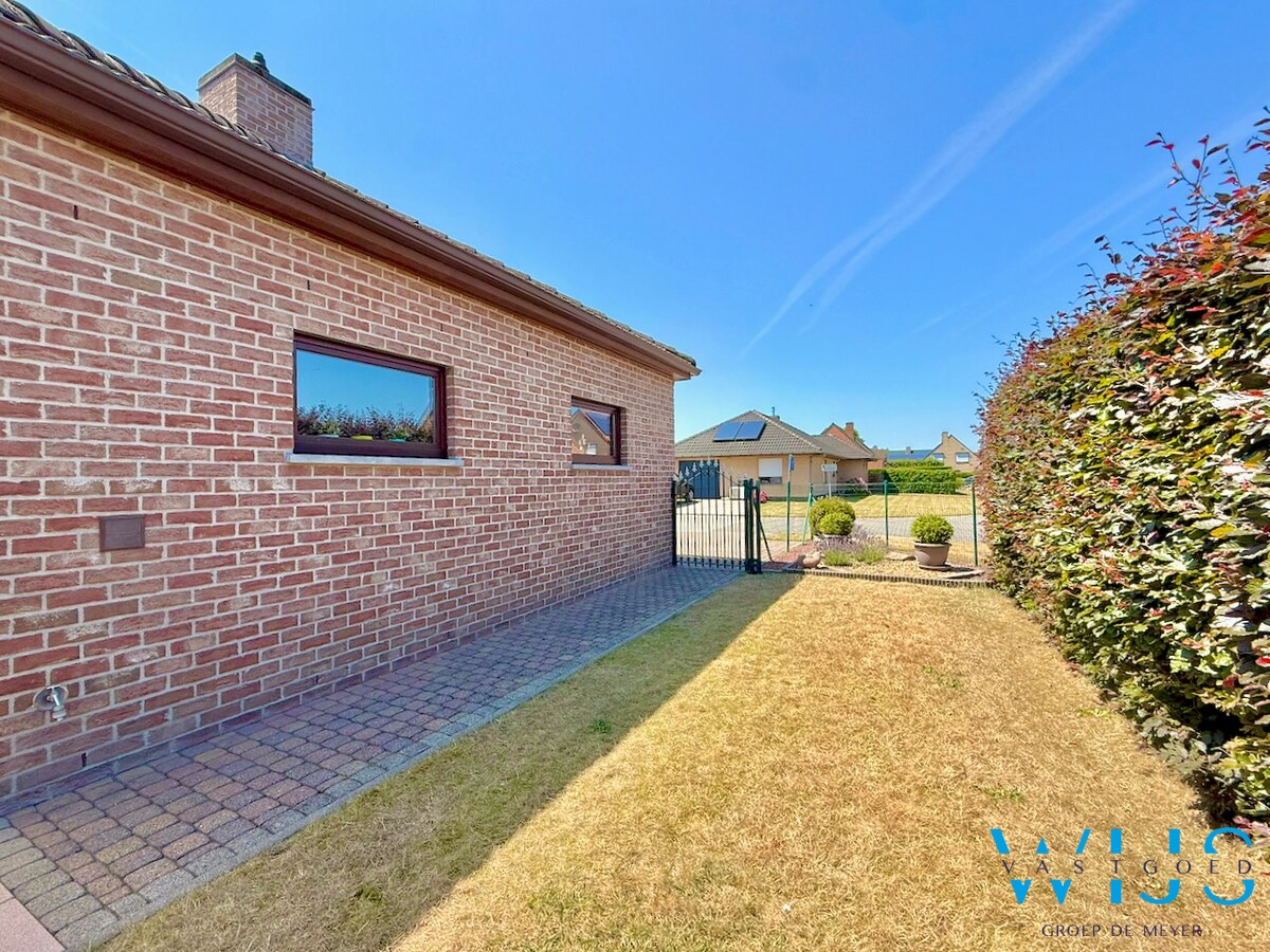 Verzorgde bungalow in woonwijk te Assenede ! 