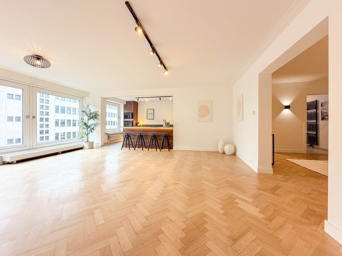 Stijlvol gerenoveerd 3-slaapkamerappartement van 128 m² met garage op topligging in Kortrijk *** NONO INSPIRED *** 