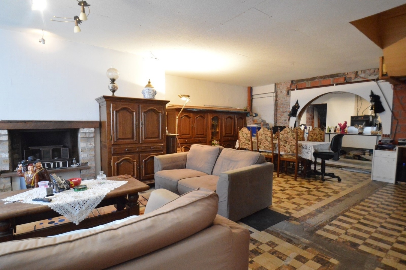 Verder te te renoveren gezinswoning met grote tuin - Lissewege 