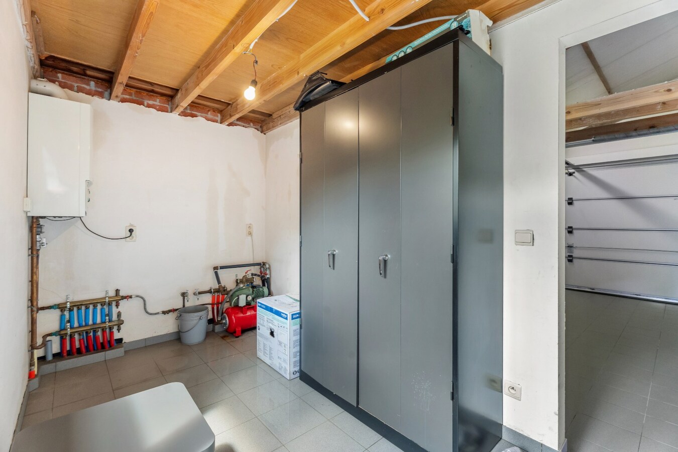 Centraal gelegen handels(woning) met garage op 369m² in Merkem! 
