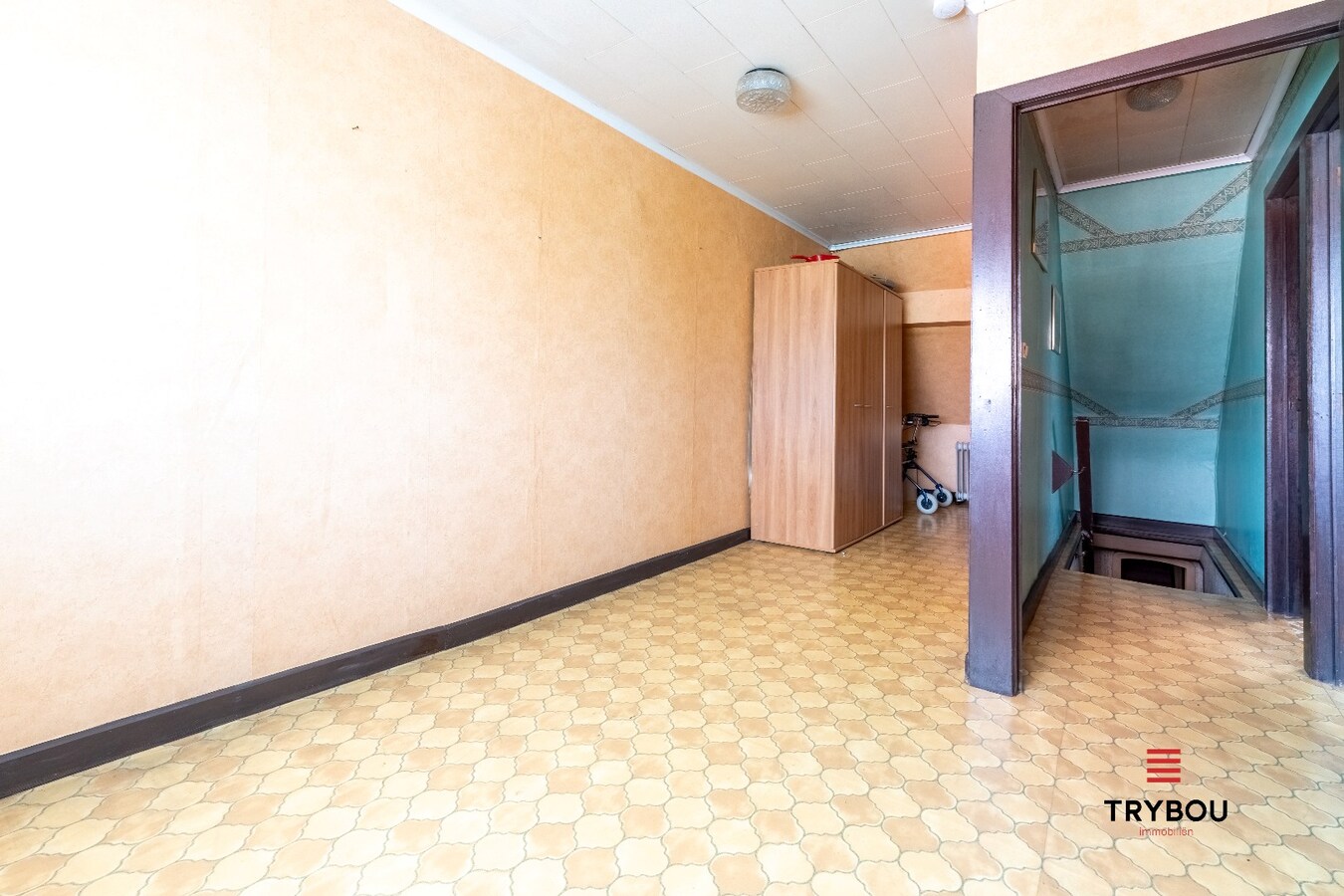 Verrassend ruime woning aan de rand van Houthulst op ruim perceel van 720m². 