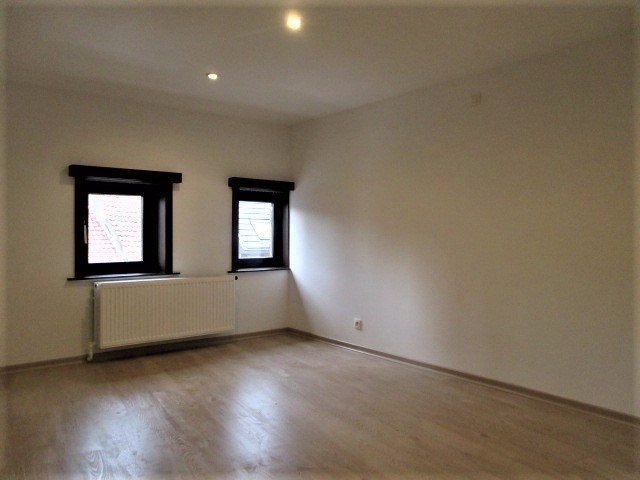 Zeer centraal gelegen opbrengsteigendom in hartje Sint-Eloois-Vijve! 