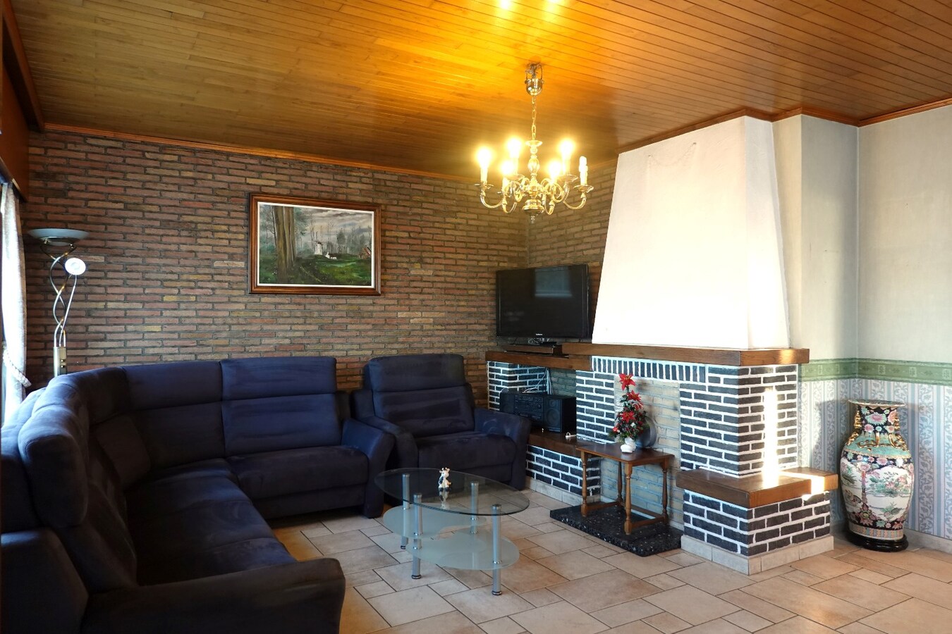 Ruime alleenstaande woning met uitstekende ligging te Ichtegem 