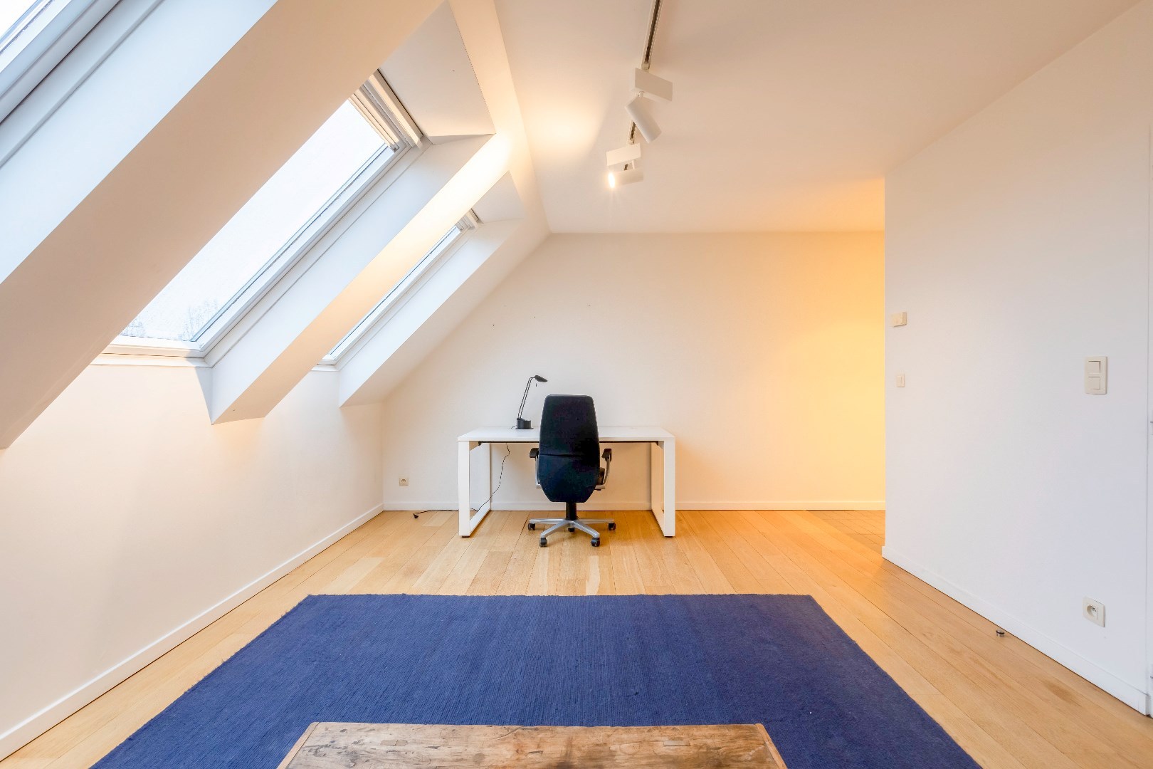 Gemeubeld duplex-appartement met terras 