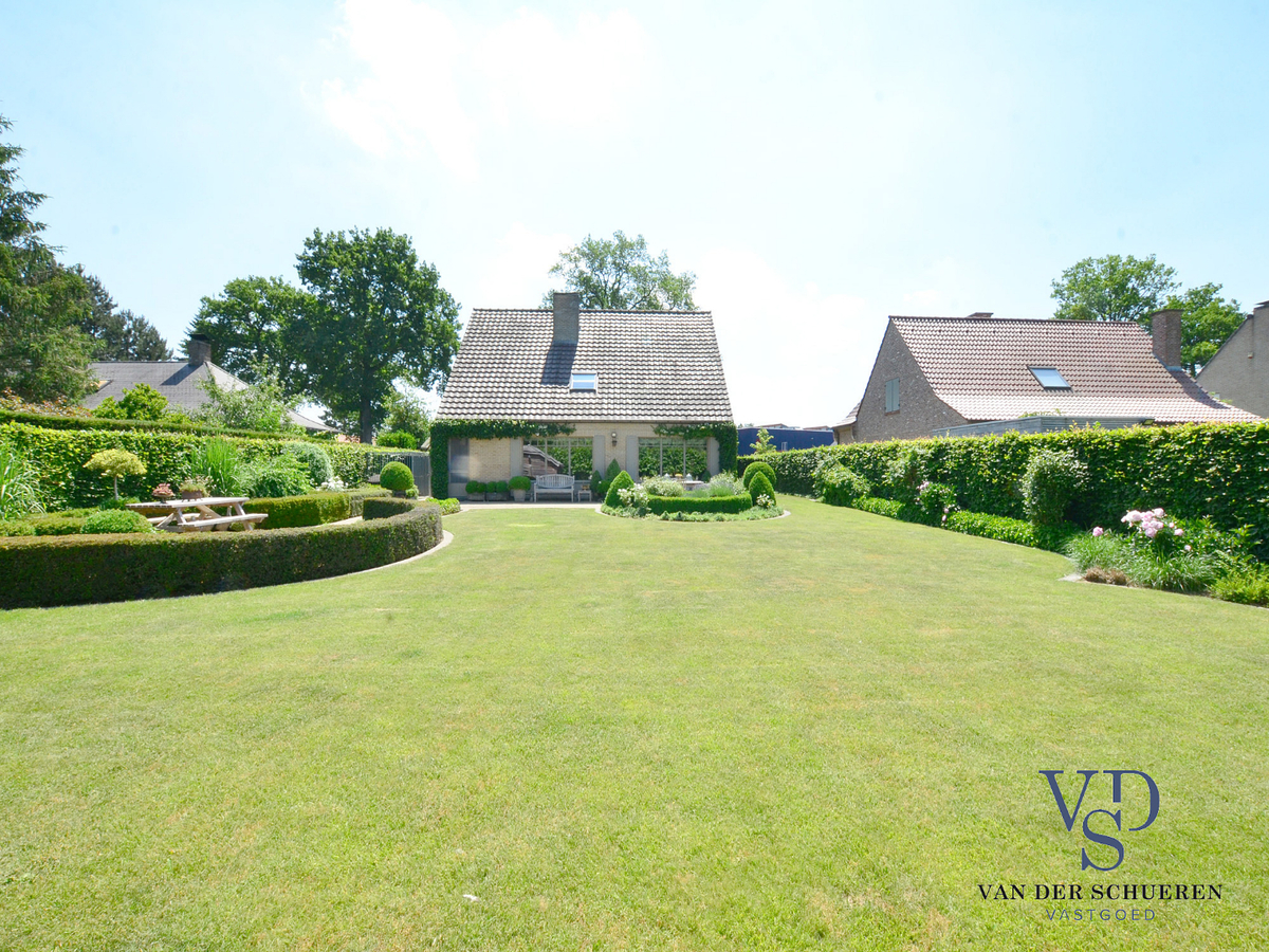 Ruime, tijdloze villa. Uitstekende ligging. 