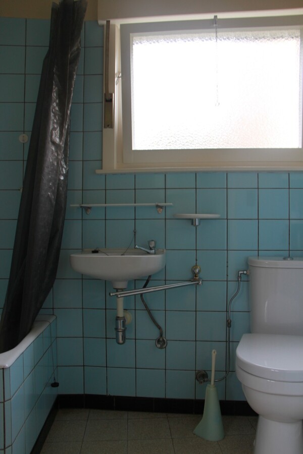 Op te frissen halfopen woning 