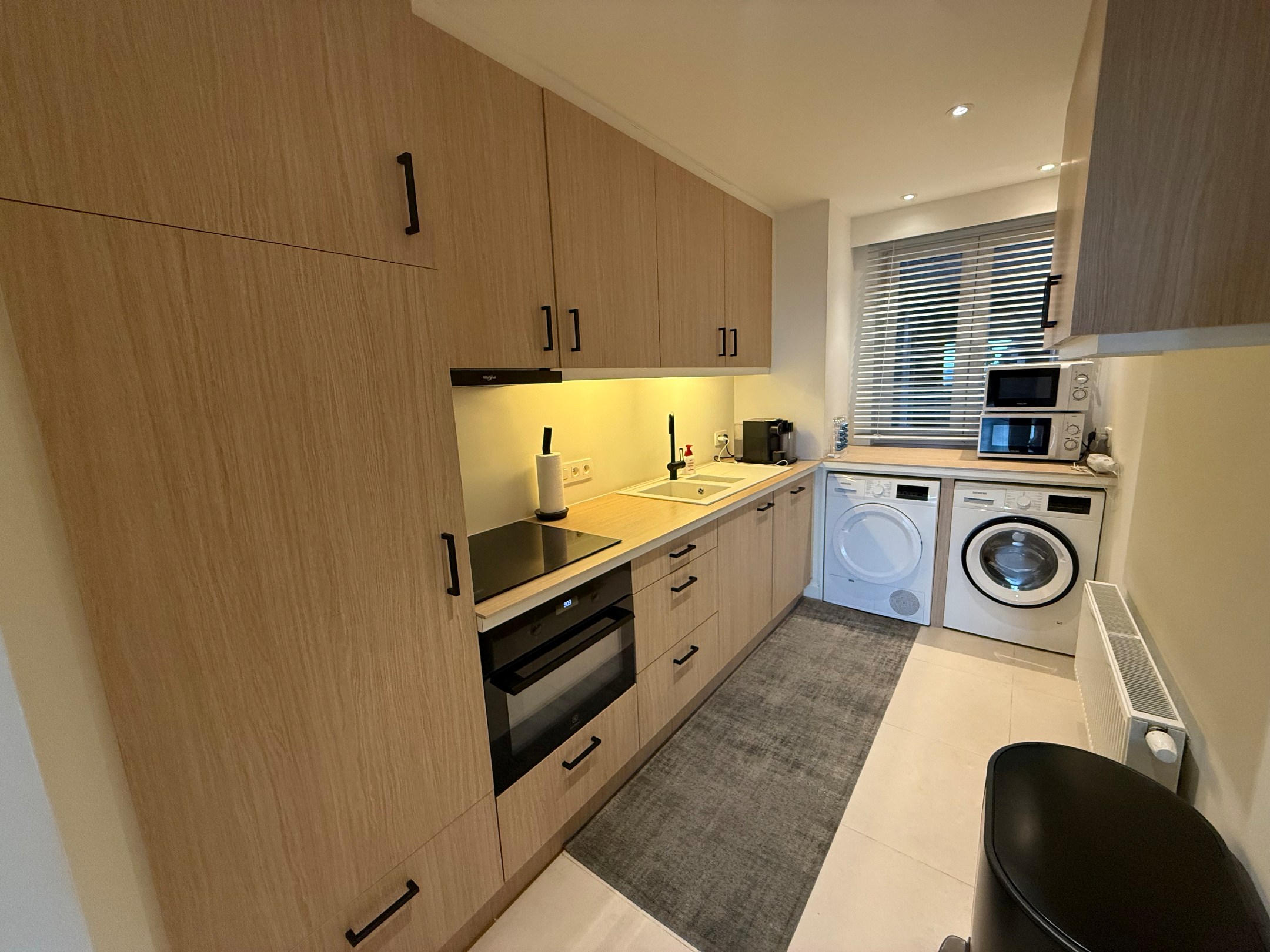 ONGEMEUBELD - Ruim appartement (3 slaapkamers) met een PRACHTIG ZICHT op het groen en de villa's, in het Zoute. KAN OP VENNOOTSCHAP GEHUURD WORDEN. 