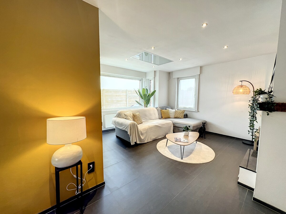 Landelijk gelegen, prachtige halfopen woning met twee (mogelijks drie) slaapkamers. 