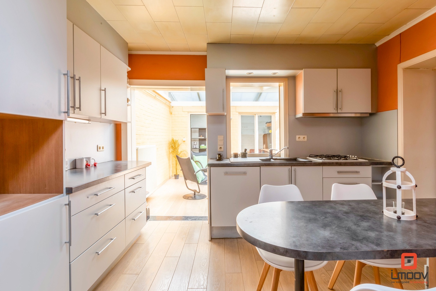 stadswoning met garage en zonnige buitenruimte 