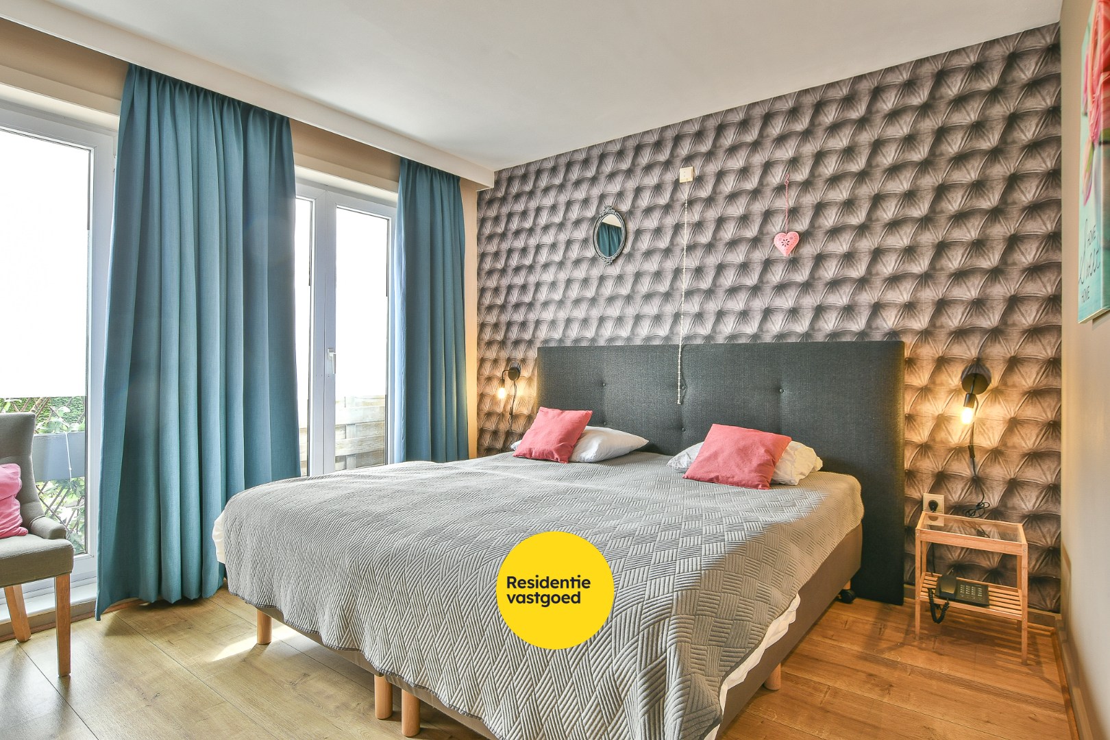 Unieke investeringskans: karaktervol hotel met 18 kamers &amp; woonmogelijkheden te koop! 