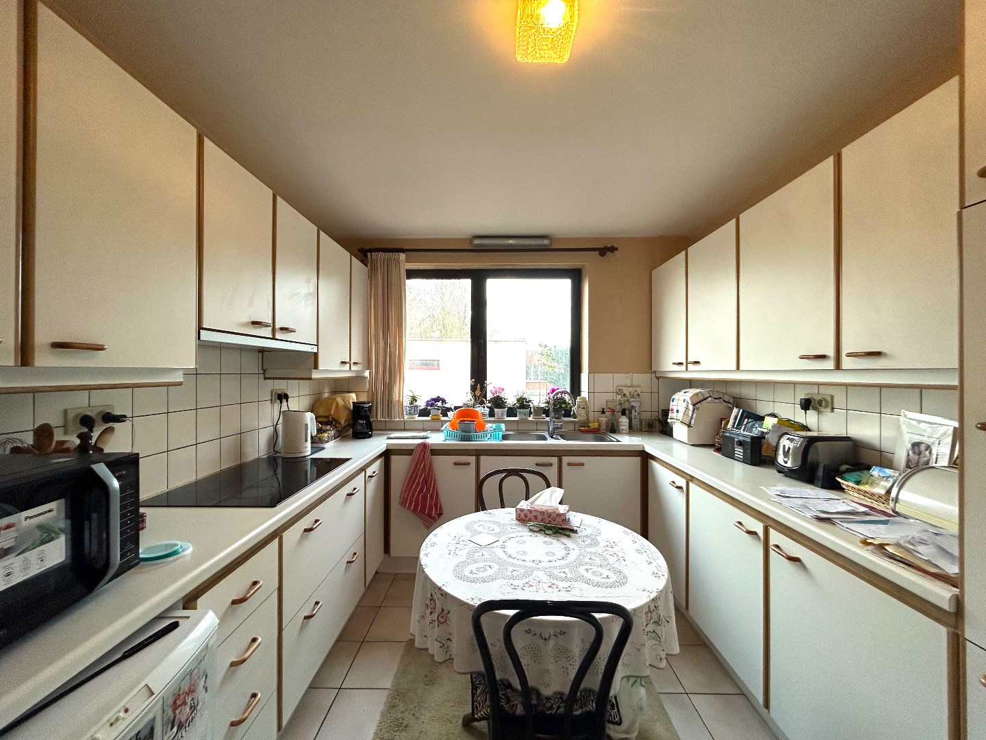 Opbrengsteigendom bestaande uit 1 handelsruimte met 3 bovengelegen appartementen 