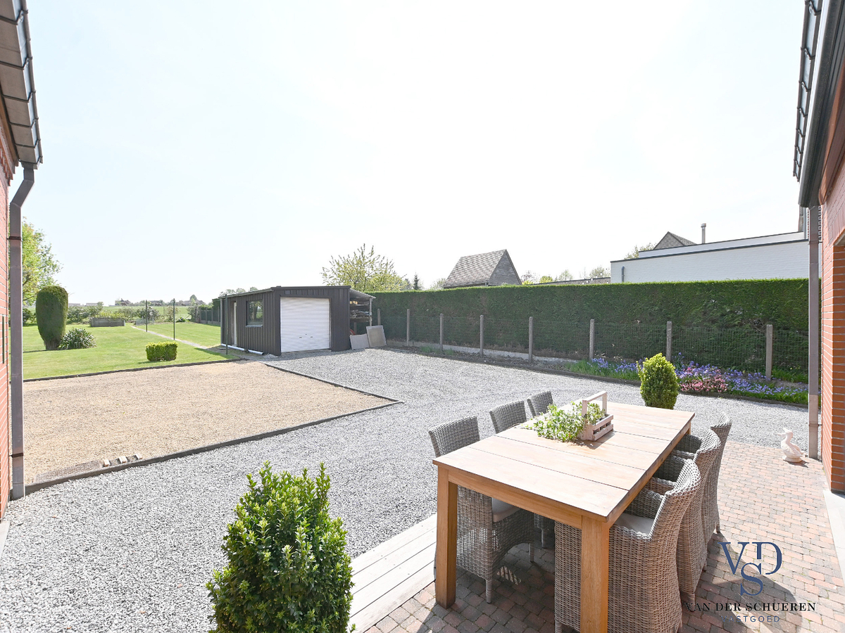 Bungalowwoning met mogelijkheden op een uniek perceel te Dikkelvenne. 