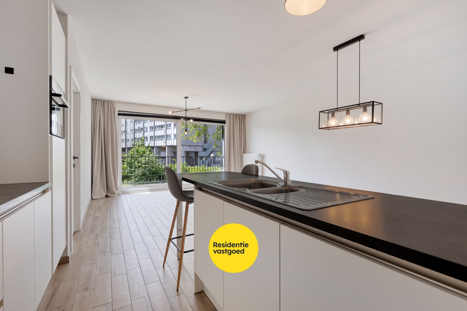 Instapklaar 1-slpk appartement te Laken 