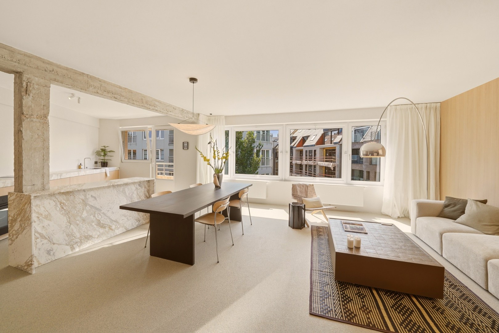 Stijlvol gerenoveerd stadsappartement met maatwerk, 2 slaapkamers en veel bergruimte 