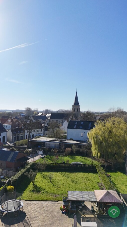 Statige gezinswoning met zonnige tuin, drie slaapkamers en topligging in Leke 