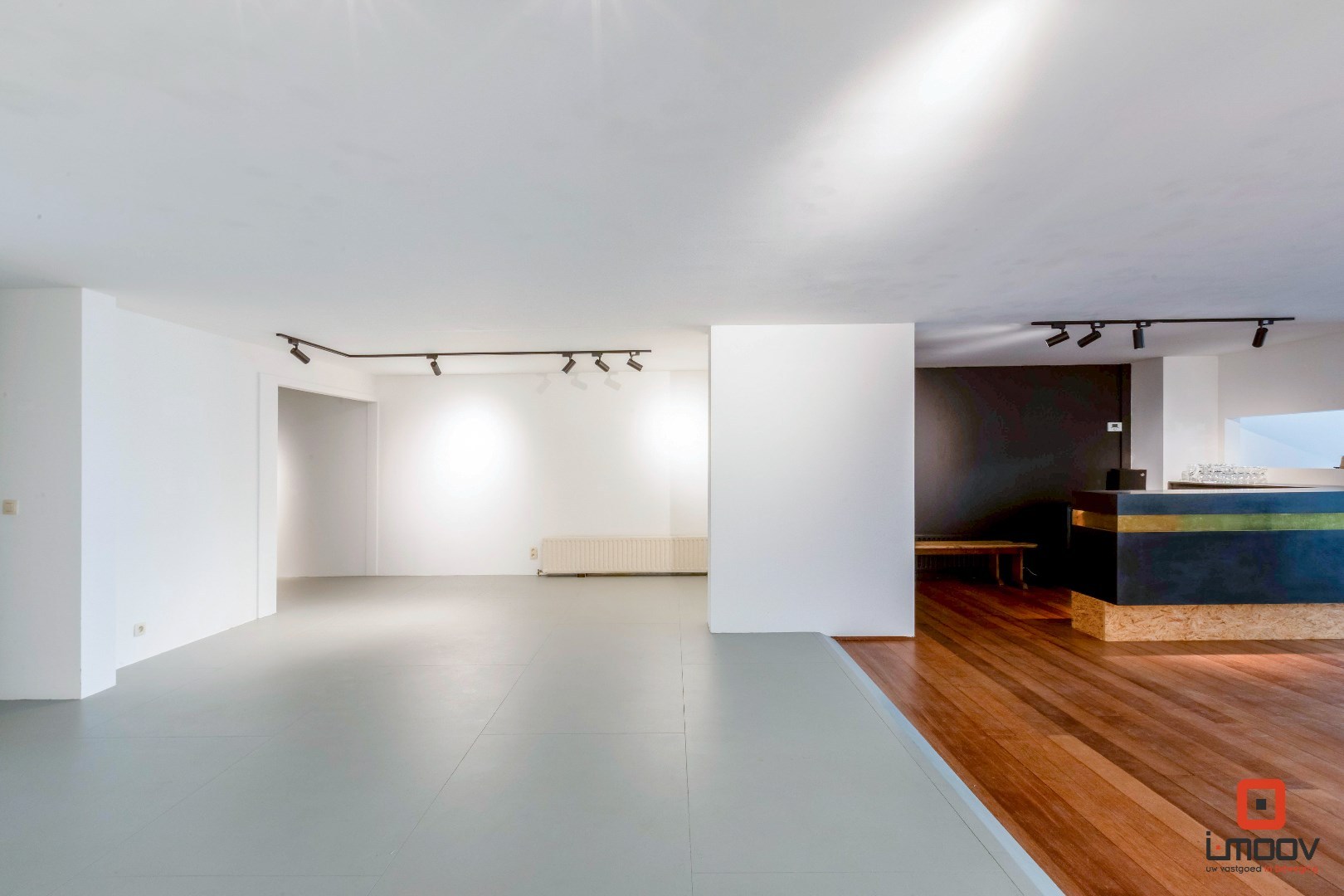 Uitzonderlijk ruim en lichtrijk handelspand met showroom op toplocatie in Gent 