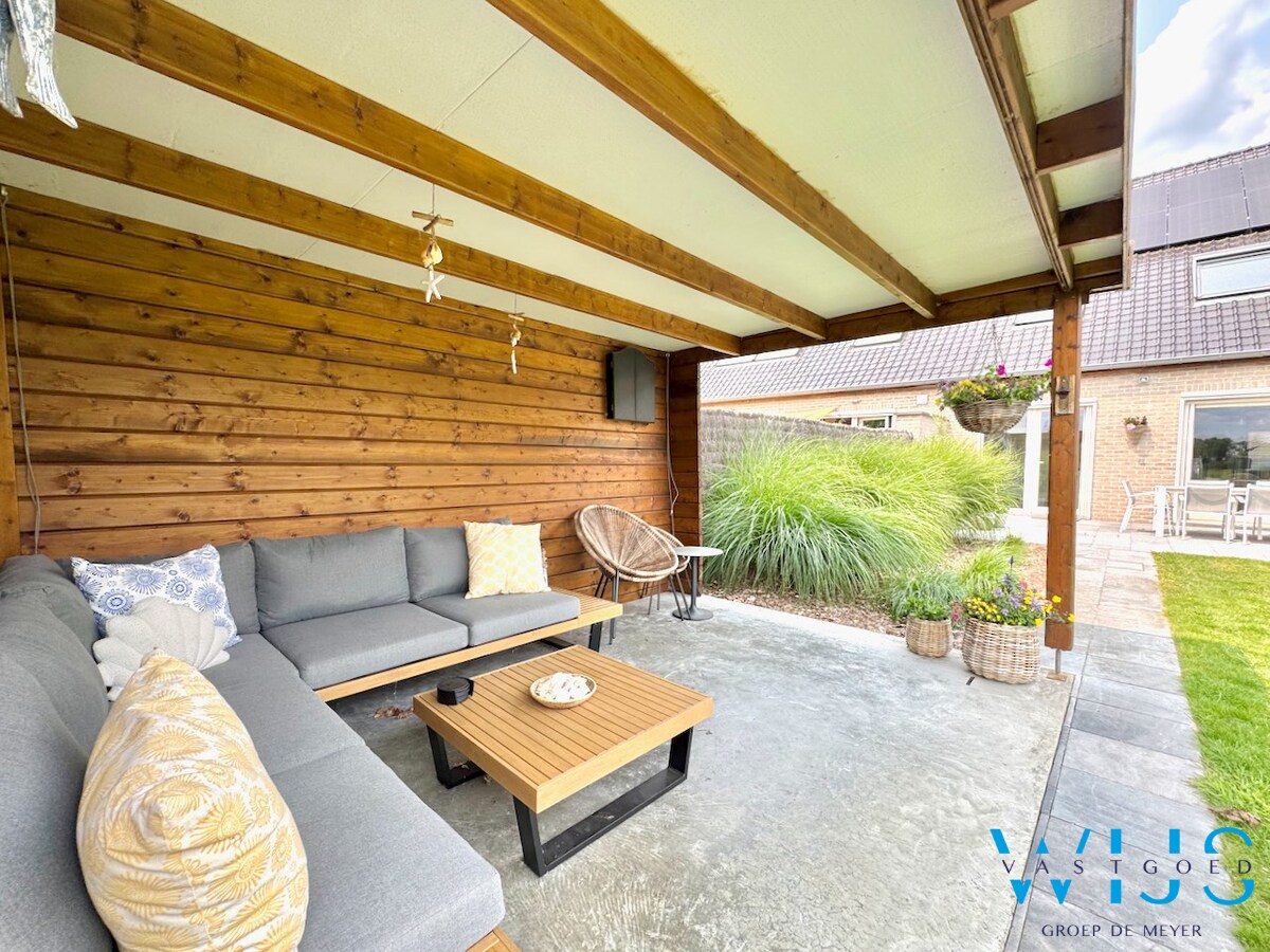 INSTAPKLAAR woonhuis met ZUIDgerichte tuin te Boekhoute ! 