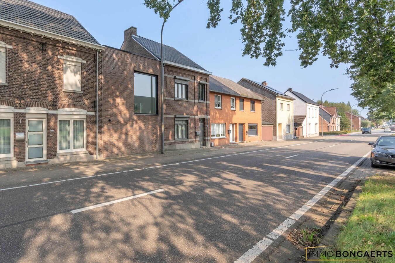 Ruime woning met garage, tuin en drie slaapkamers 