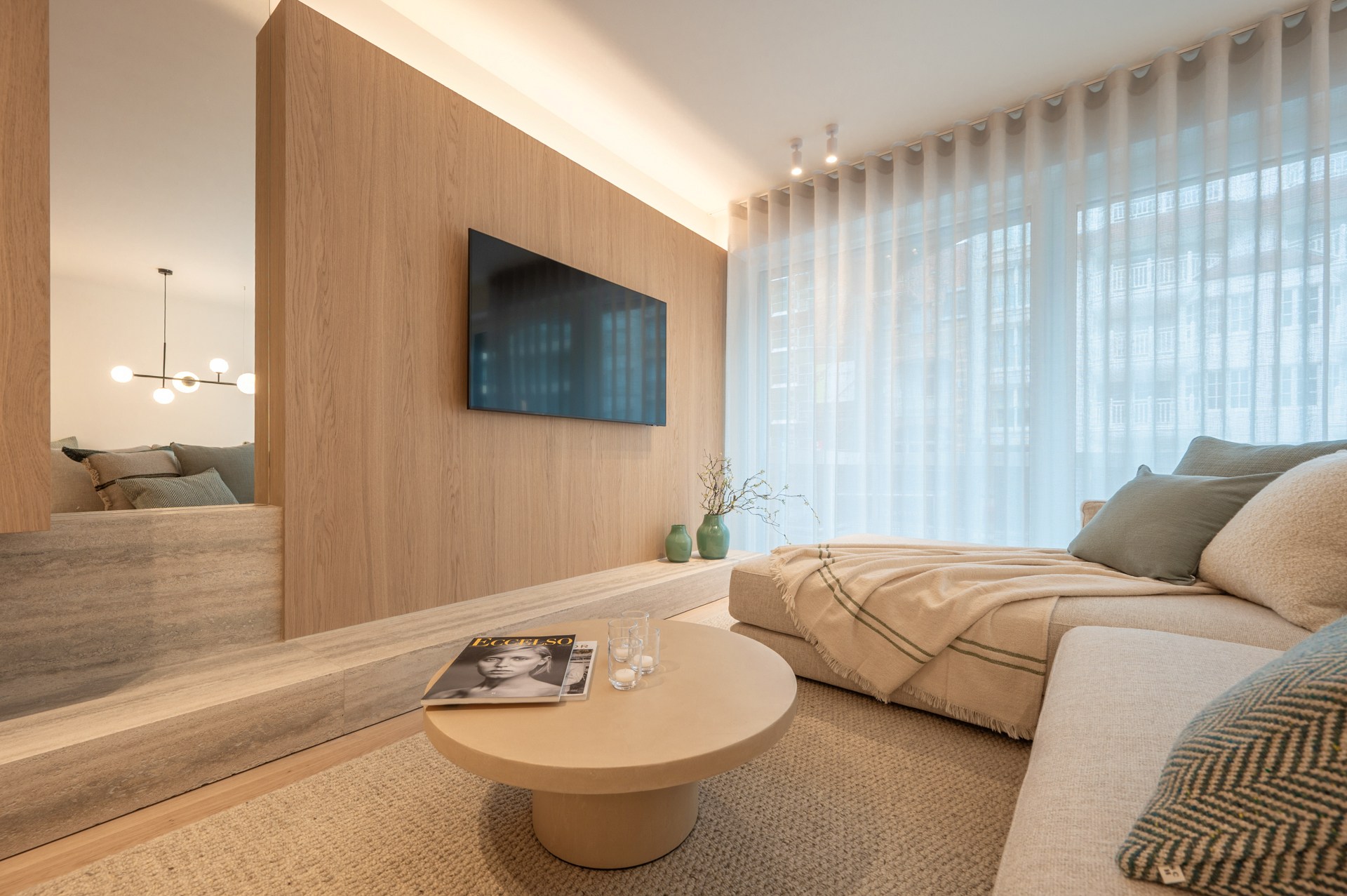 Prachtig gerenoveerd appartement met 3 slaapkamers centraal gelegen op de Lippenslaan te Knokke. 