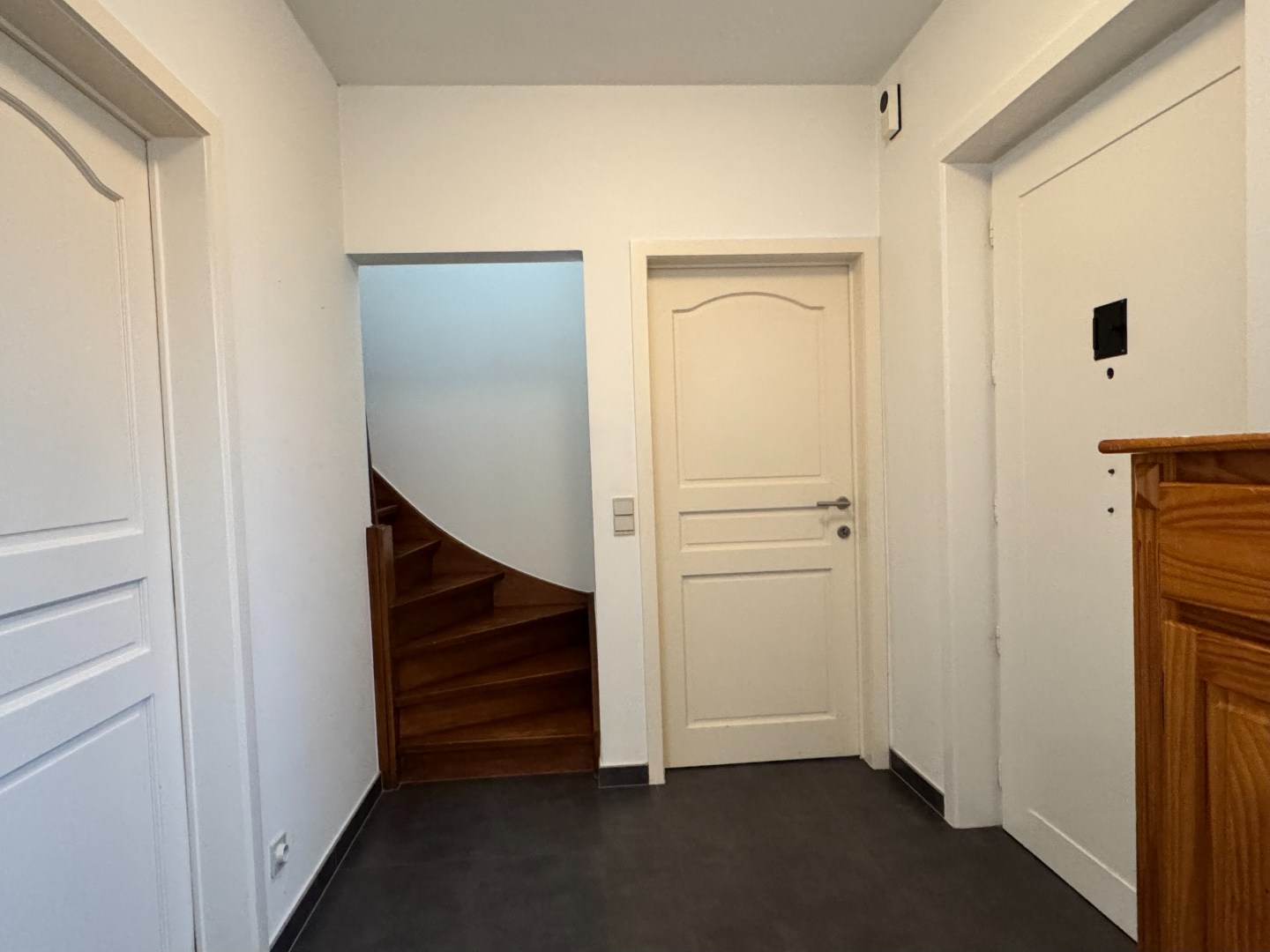 Instapklare halfopen bebouwing met 3 slaapkamers, tuin en garage te Zulte. 