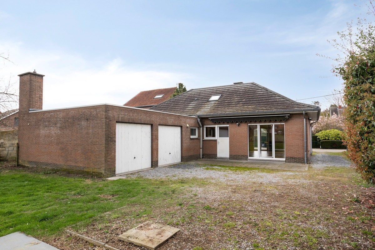 Open bebouwing met 3 slaapkamers, tuin en 2 garages op een perceel van 1108 m² in Haasrode! – EPC 363 kWh/m² - bewoonbare opp. 196 m² 