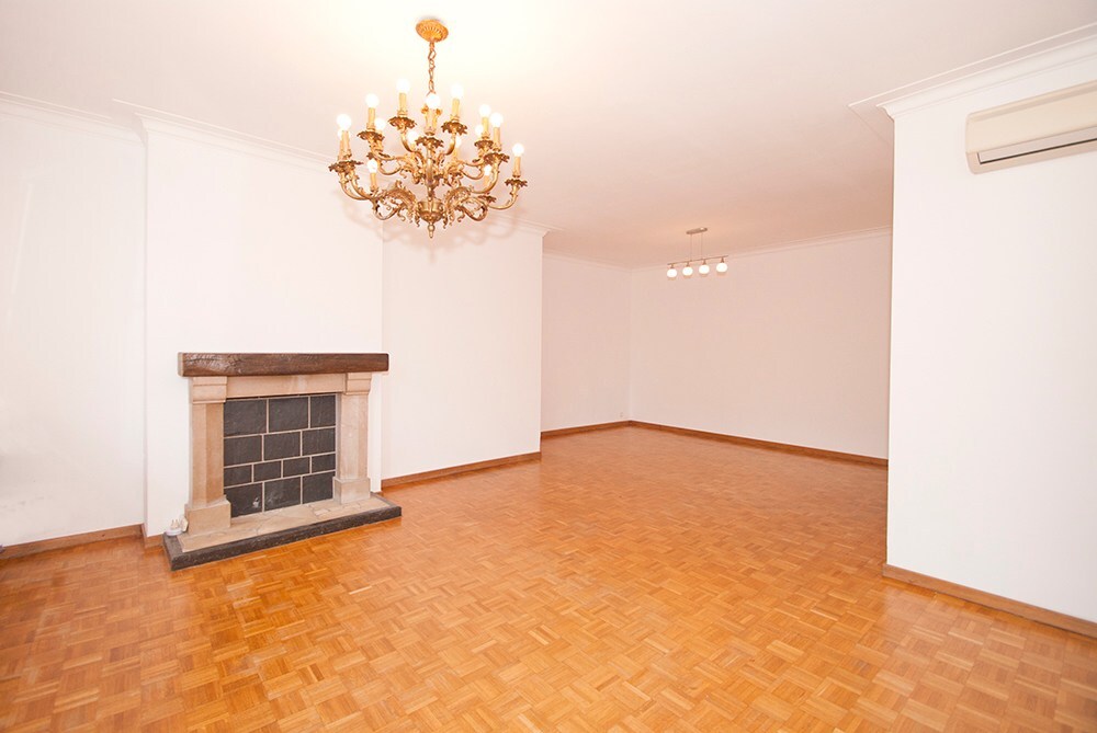 Ideaal gelegen appartement met 3 slaapkamers en lift 