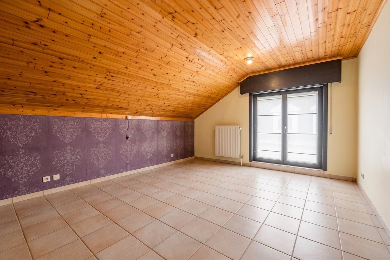 Wonen en werken combineren op toplocatie te Ichtegem - handelswoning met ruime woonst, tuin en garage 
