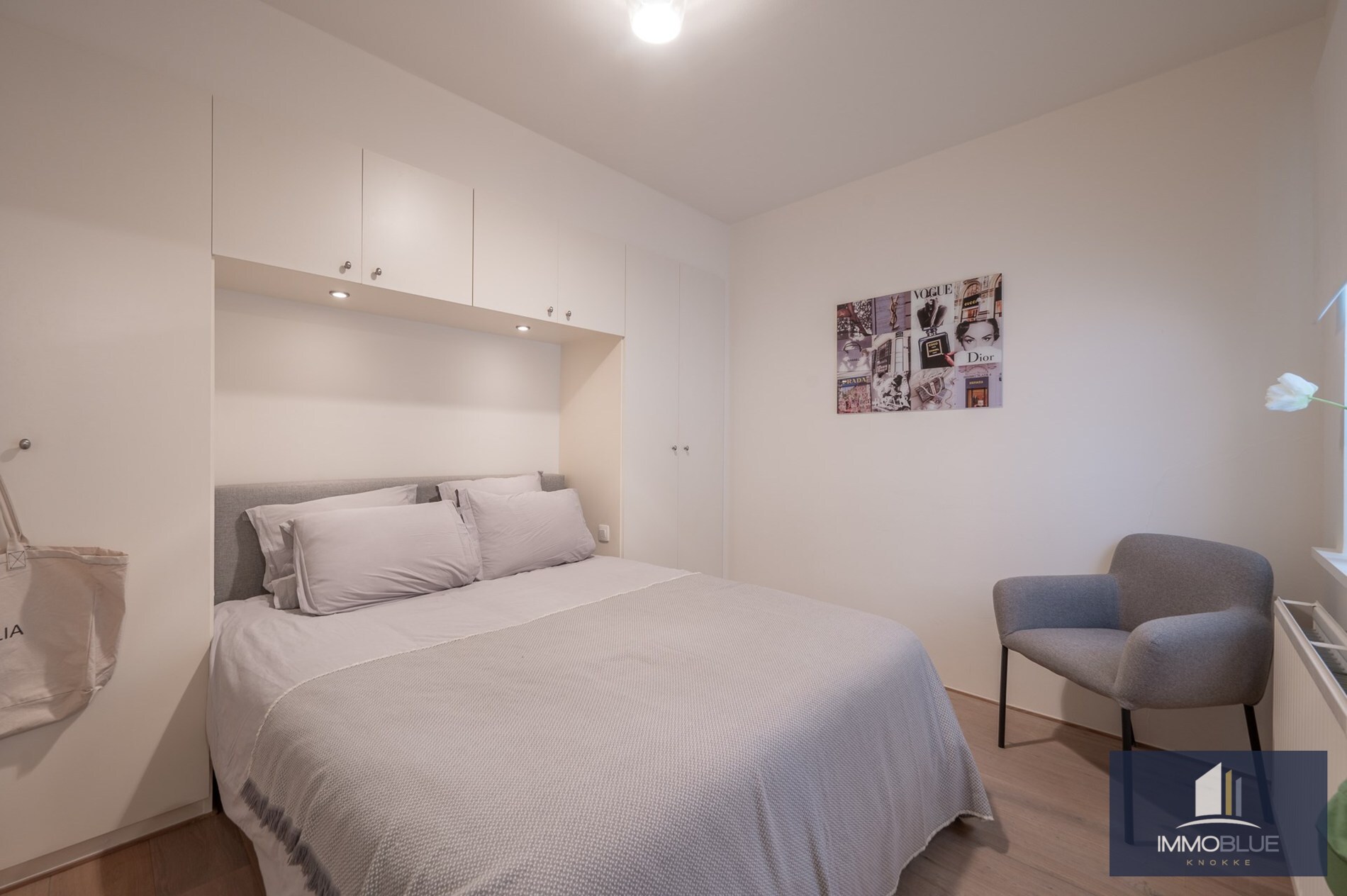 Stijlvol appartement met een gevelbreedte van circa 6 meter genietend van zijdelings zeezicht gelegen aan de Kustlaan. 