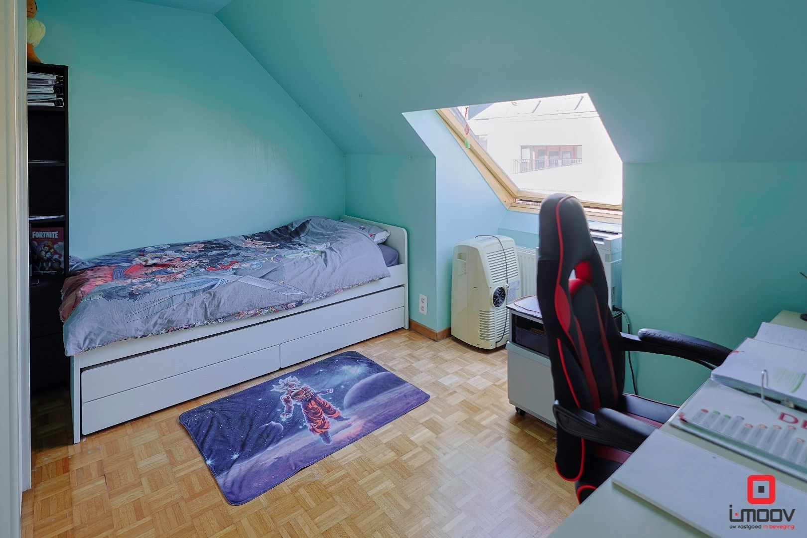 Lichtrijk en huiselijk triplexappartement met 4 slaapkamers en 2 garages te Gent 